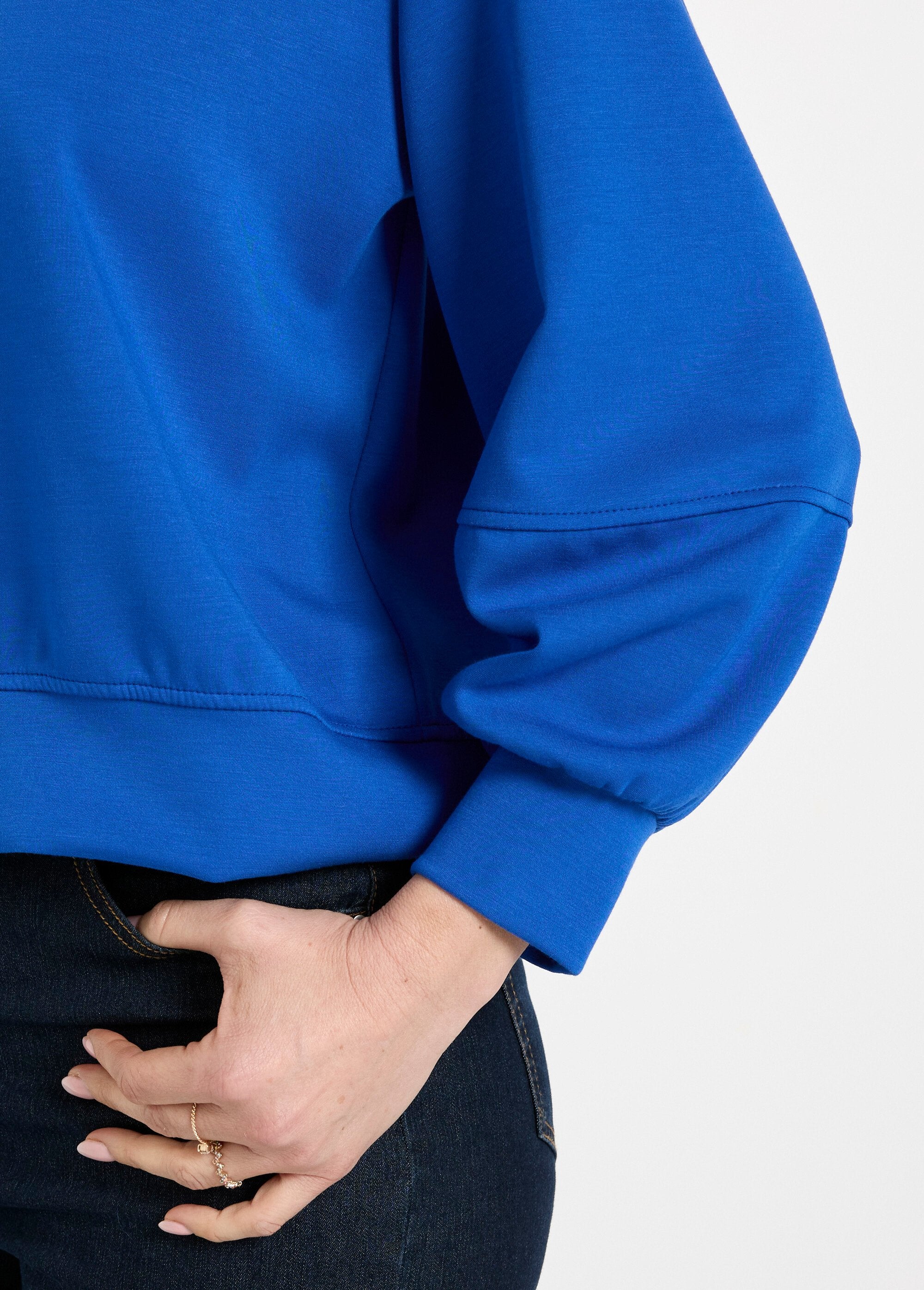 Soft_knit_crew_neck_short_sweatshirt_Bright_blue_DE1_slim