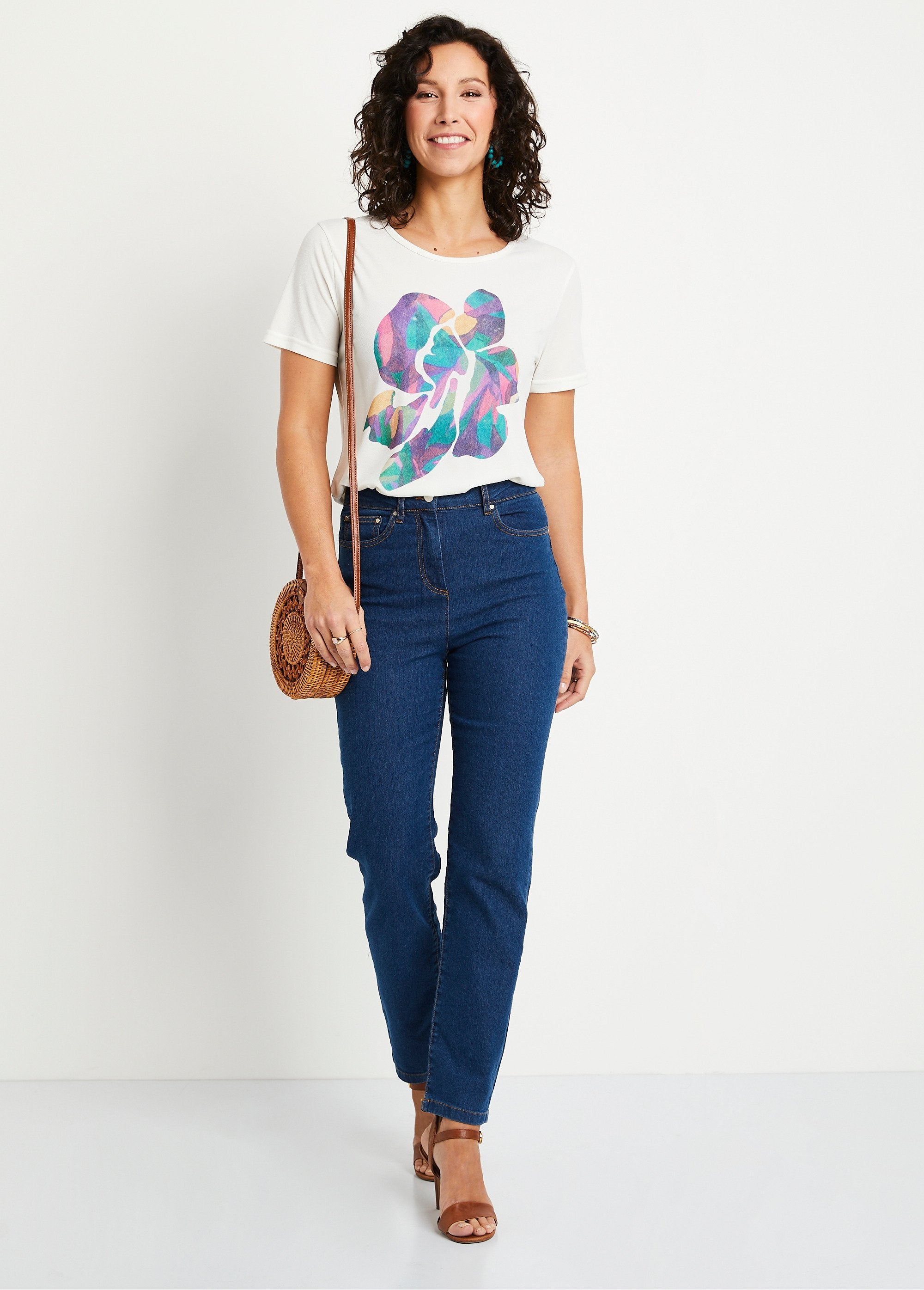 Round_neck_T-shirt_with_floral_pattern_Ecru_background_SF1_slim