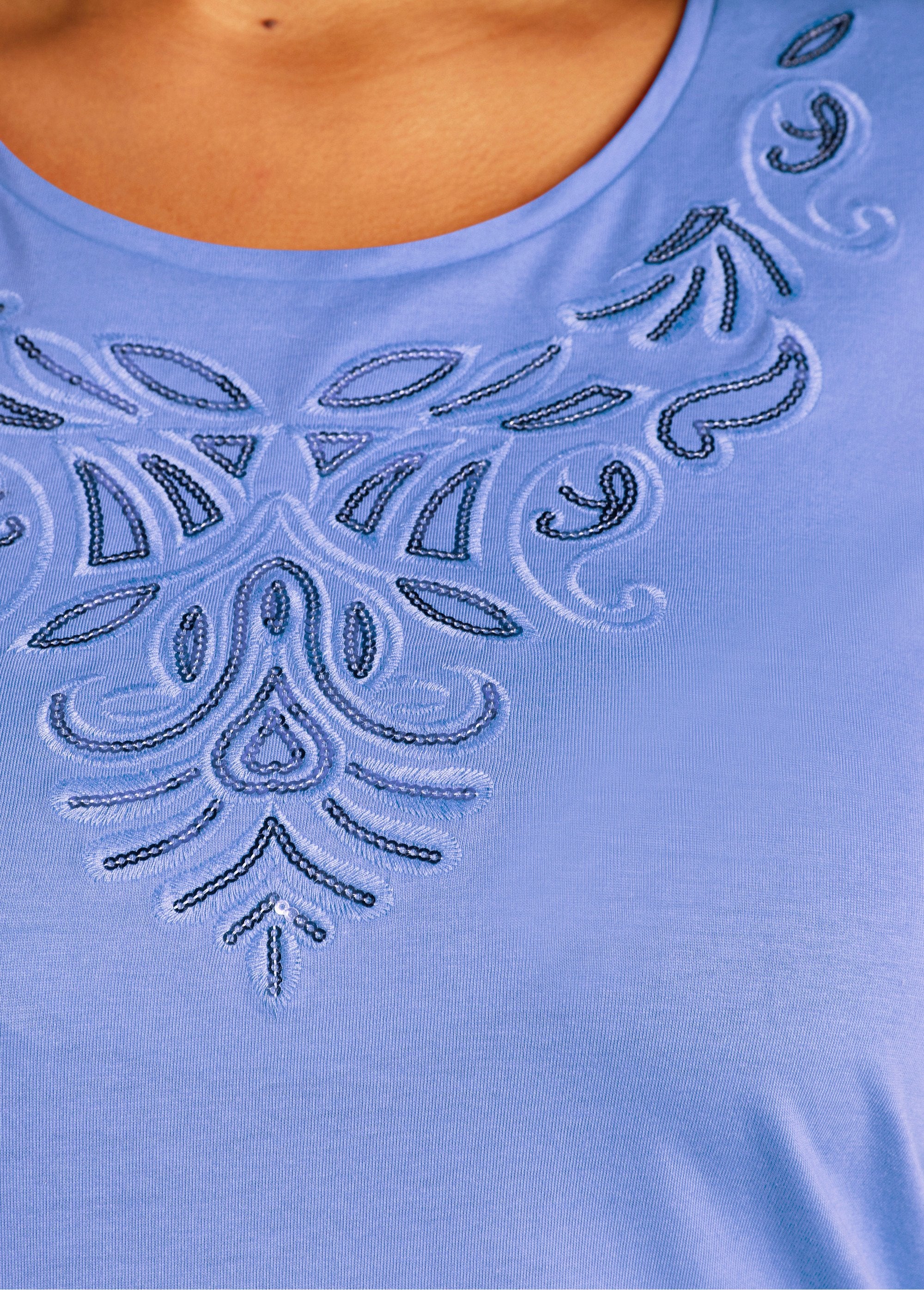 Short_embroidered_t-shirt_with_3/4_sleeves_Blue_DE2_curvy