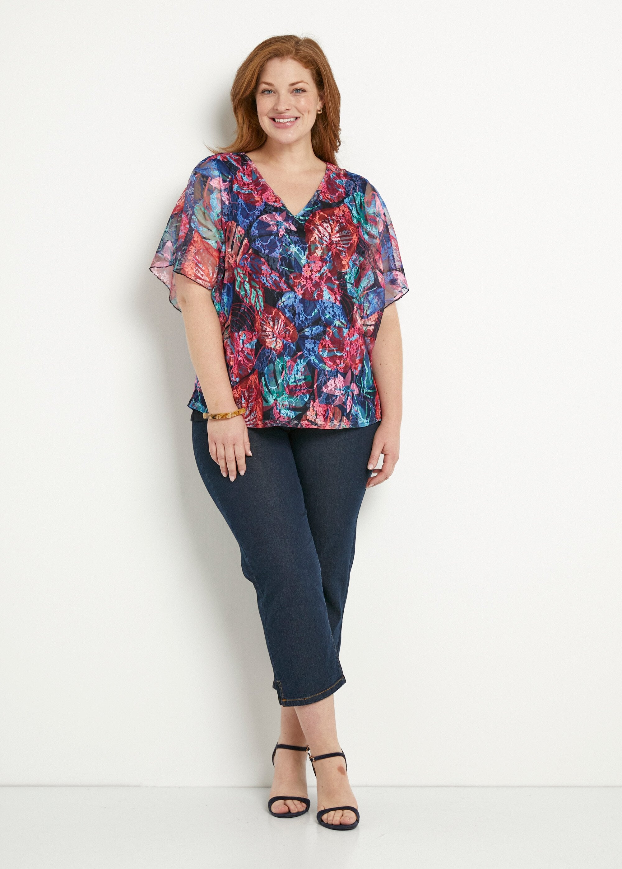 Short_V-neck_T-shirt_with_printed_lace_Multicolor_SF1_curvy