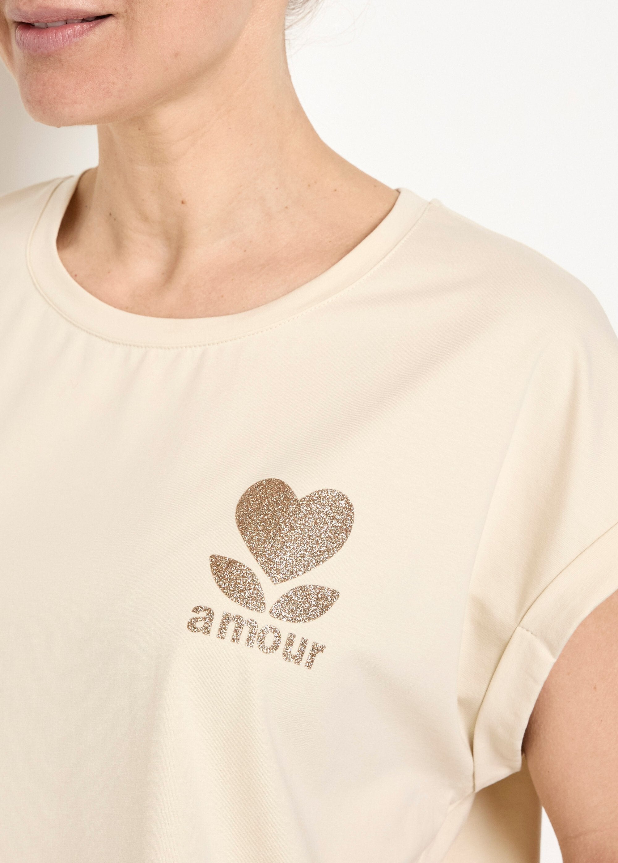 Short-sleeved_T-shirt_with_glittery_message_Beige_DE1_slim