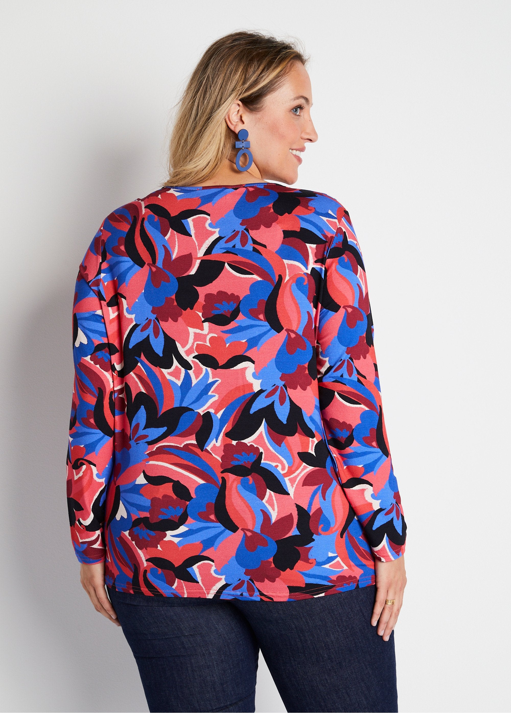 Printed_long-sleeved_straight-cut_T-shirt_Blue_and_pink_DO1_curvy