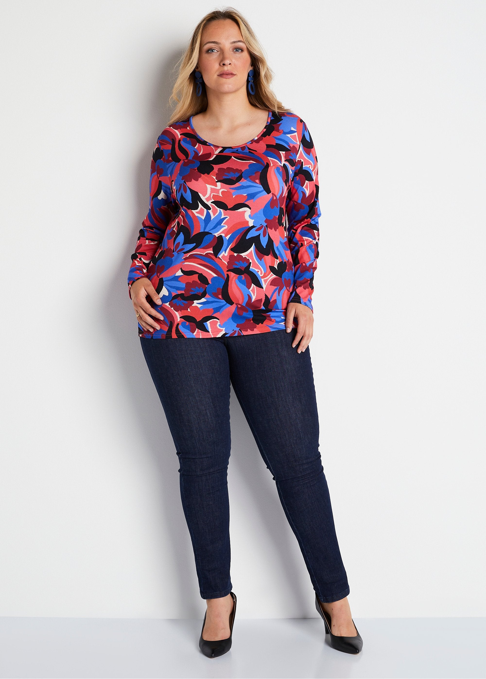Printed_long-sleeved_straight-cut_T-shirt_Blue_and_pink_SF1_curvy
