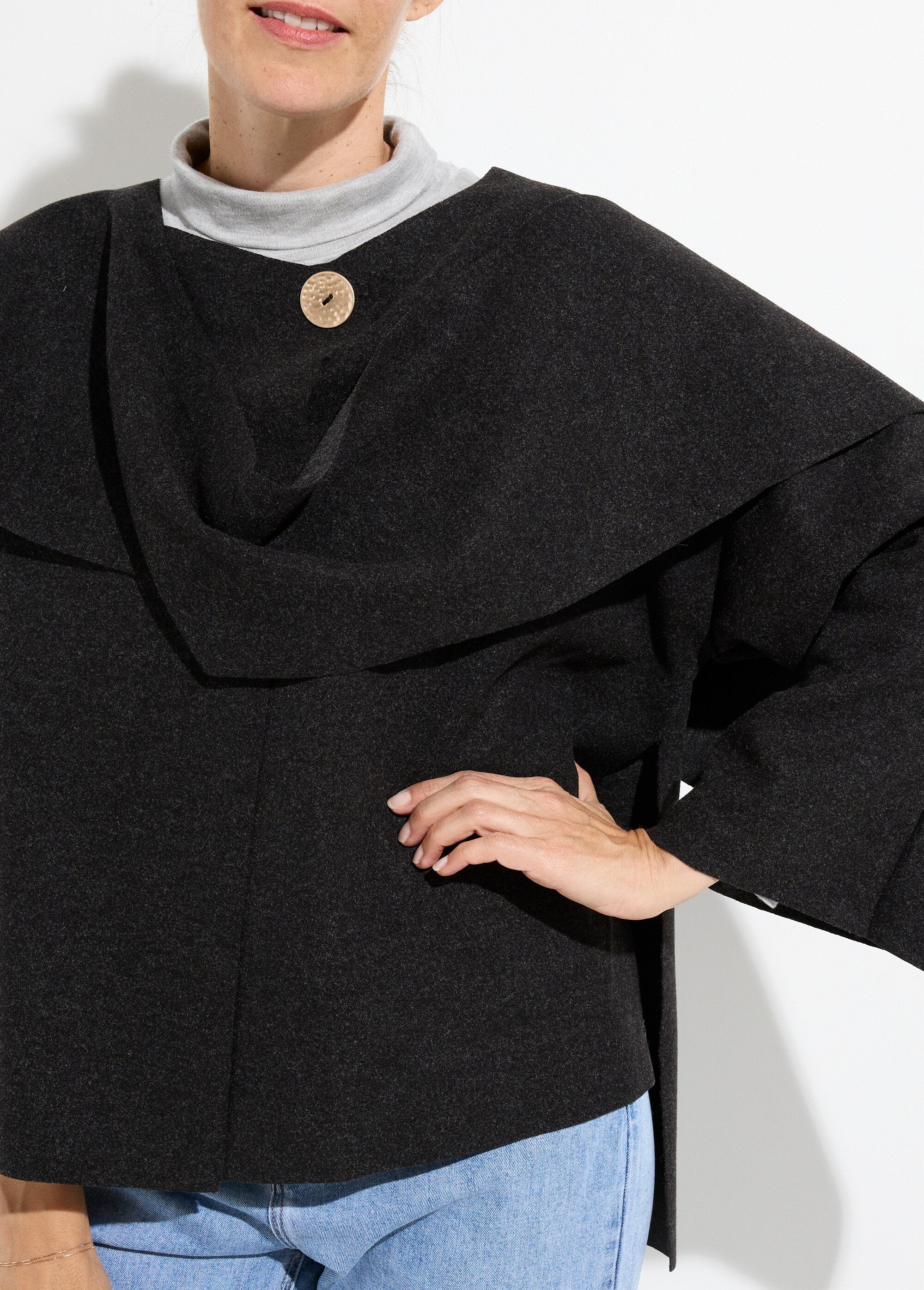 Jacket_with_metal_jewel_button_and_scarf_Black_DE1_slim