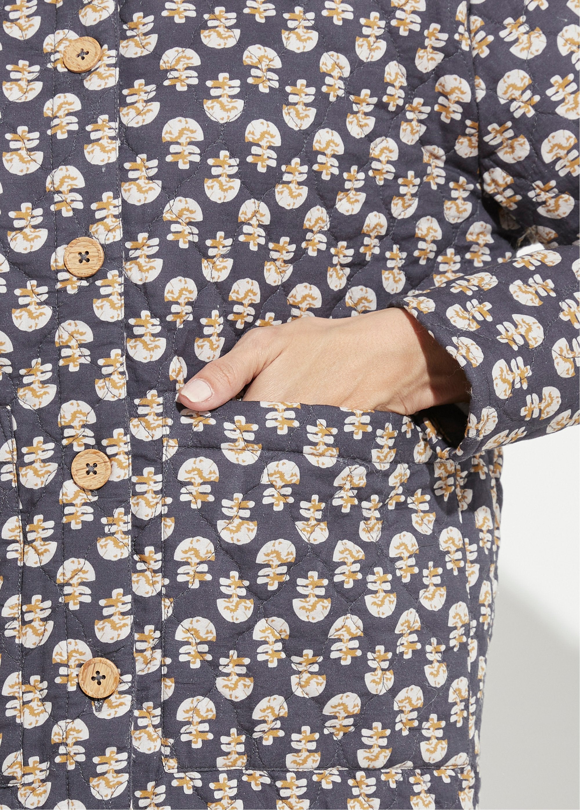 Printed_quilted_button-down_jacket_Gray_DE2_slim