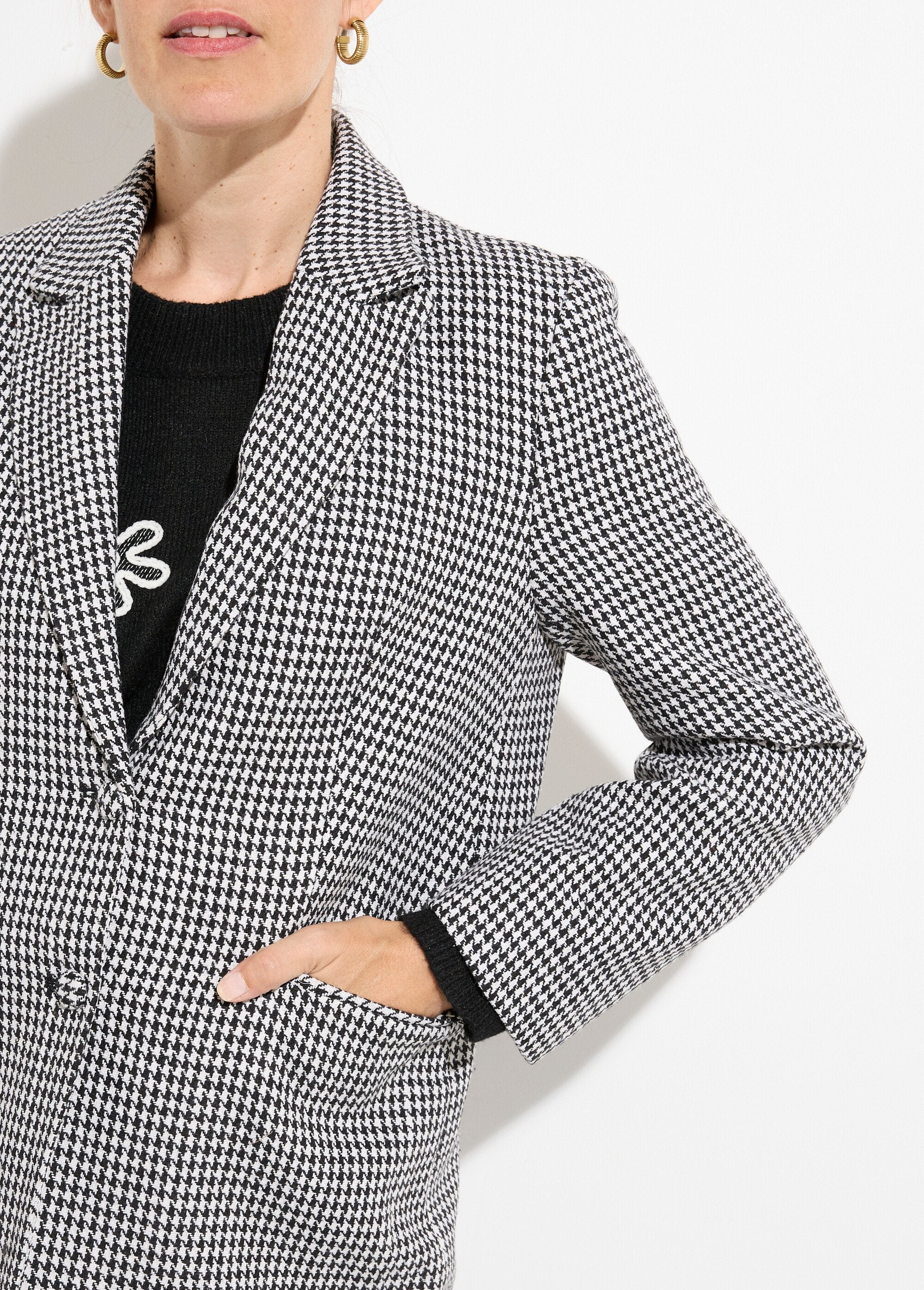 Houndstooth_jacquard_jacket_with_tailored_collar_Black_and_white_DE1_slim