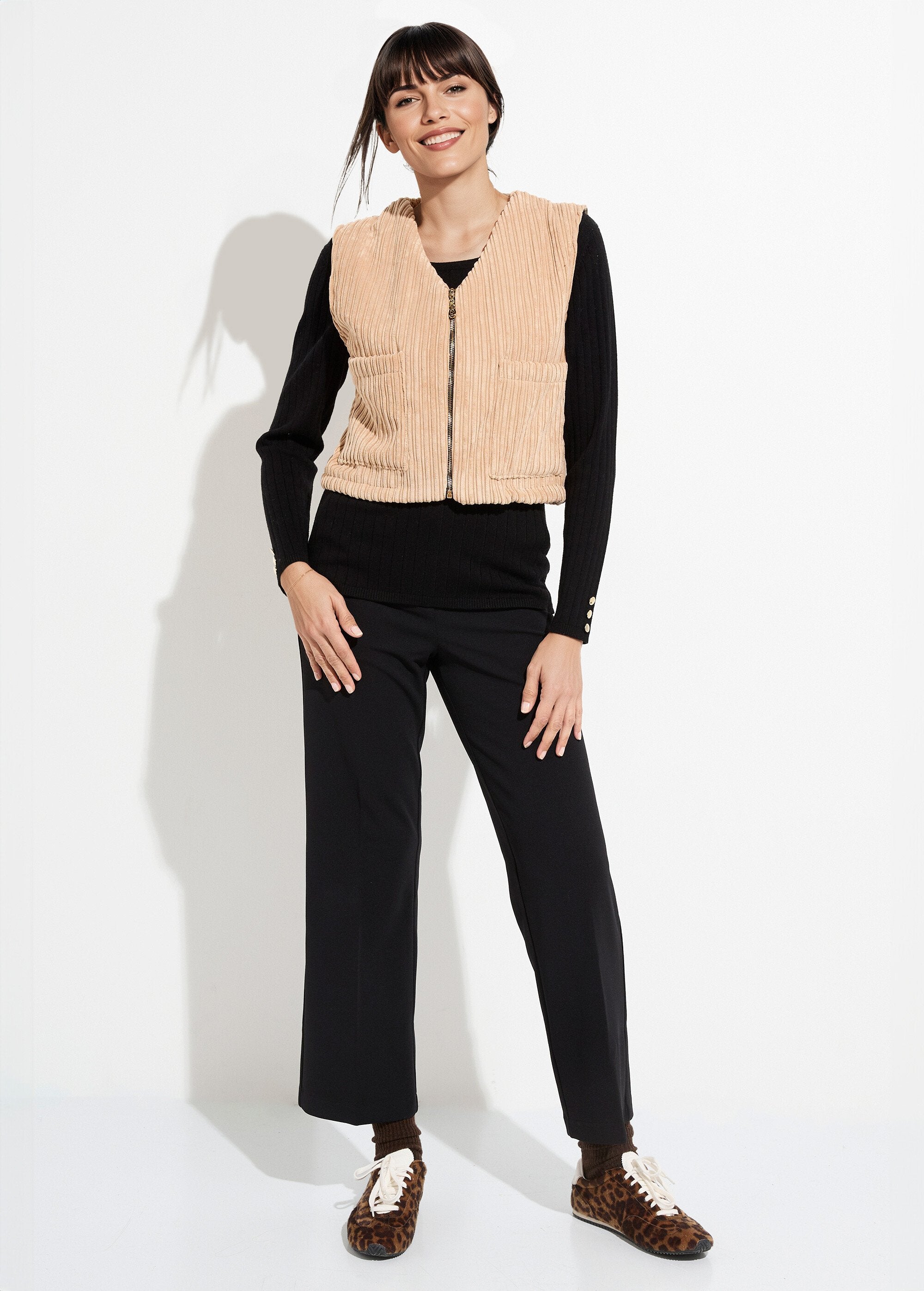 Sleeveless_V-neck_zipped_velvet_jacket_camel_SF1_slim