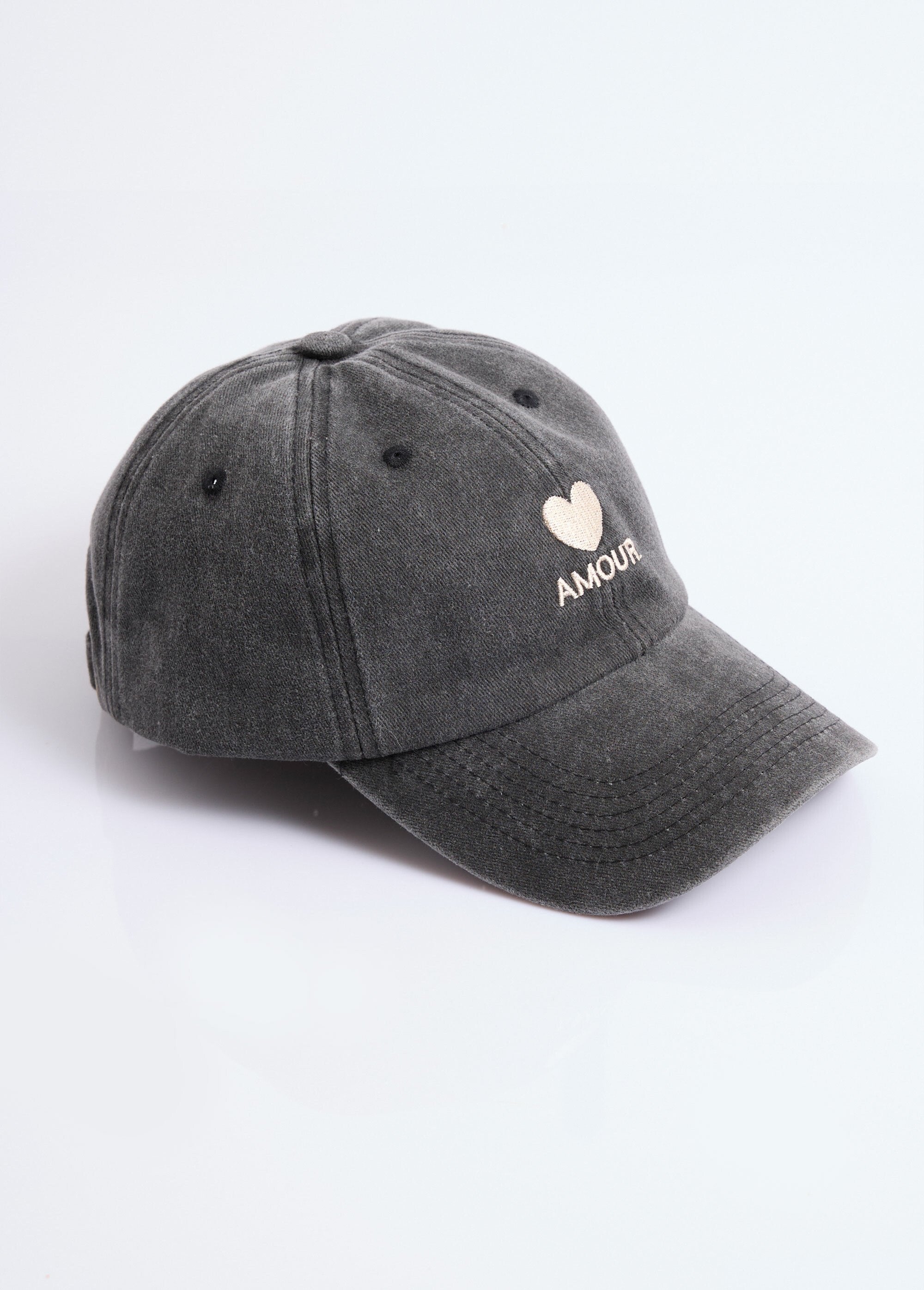 Used_denim_cap_with_heart_embroidery_Gray_FA1_slim