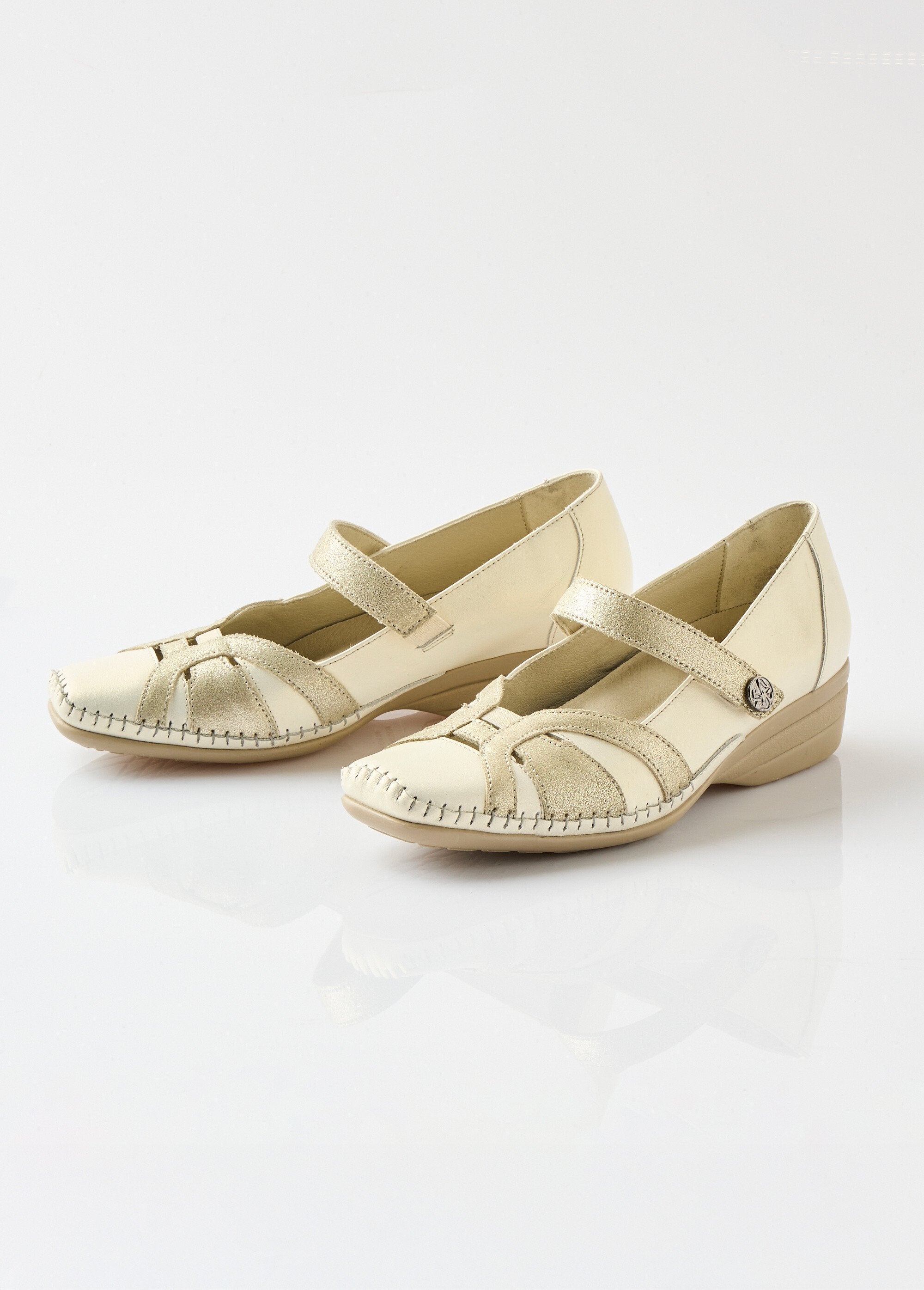 Comfort_wide_leather_ballerinas_with_Velcro_straps_Golden_beige_DE1_slim