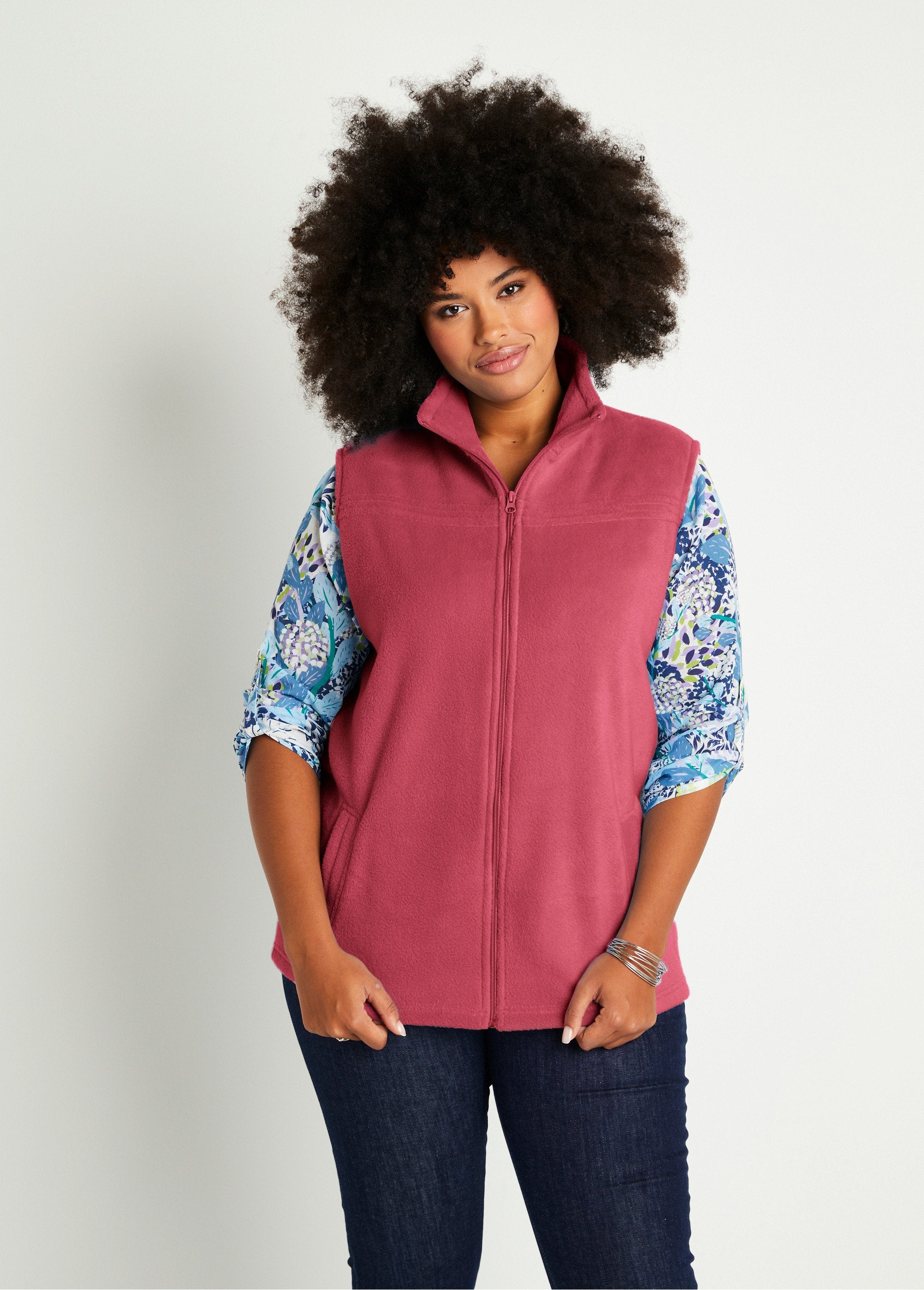 Zipped_sleeveless_fleece_jacket_Raspberry_FA1_curvy