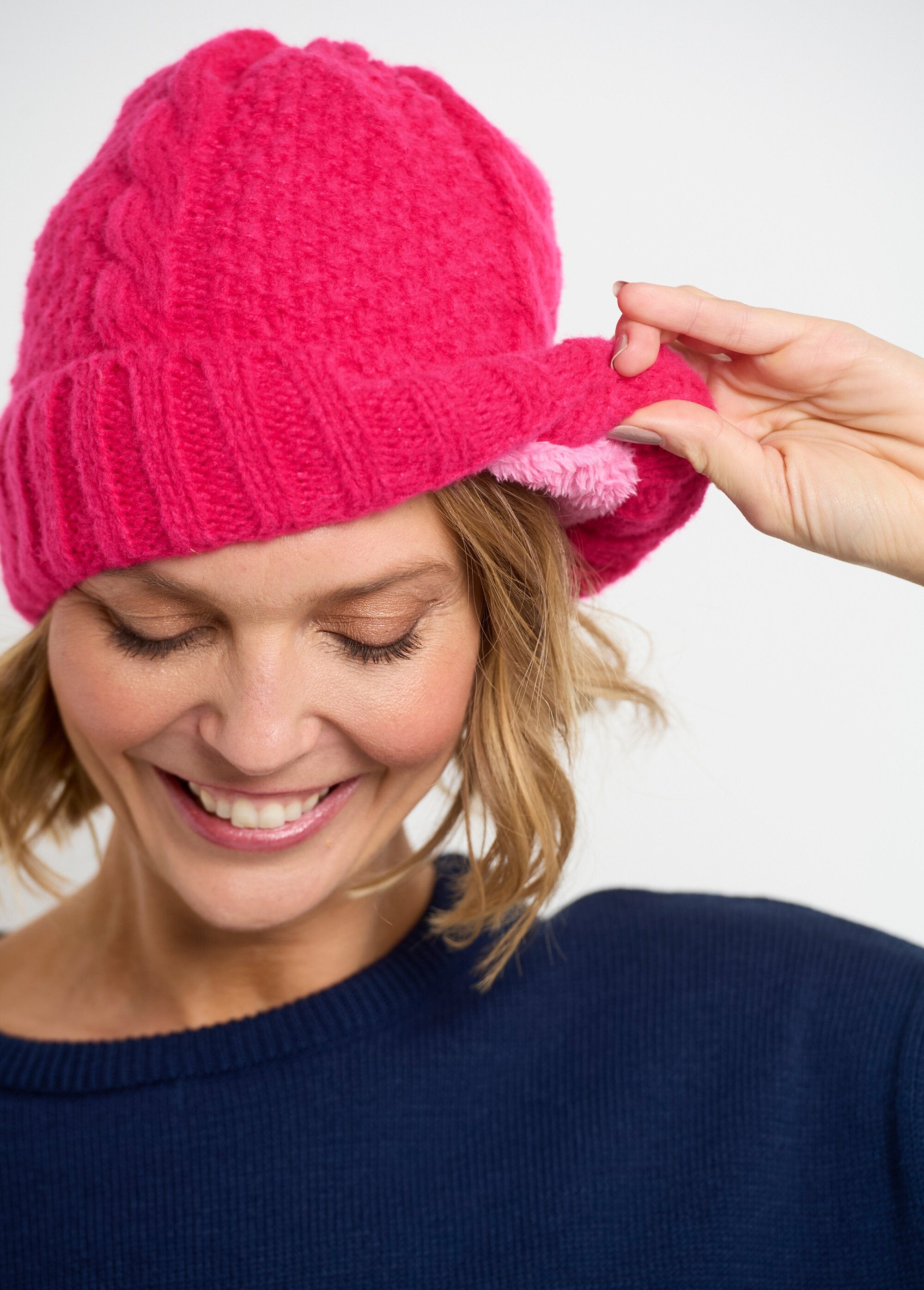 Warm_Irish_beanie_with_fleece_interior_Fuchsia_DE2_slim