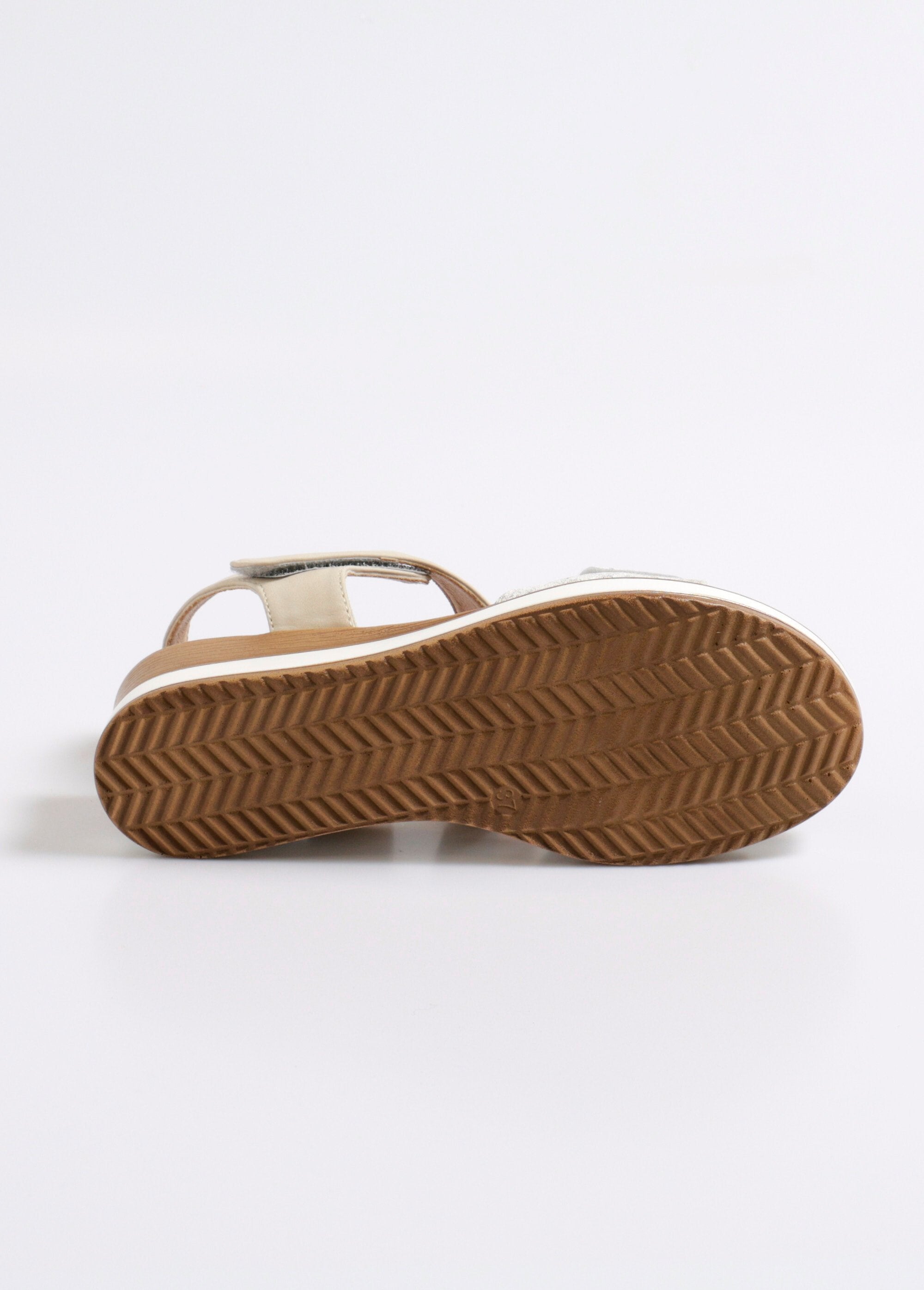 Wedge_sandals_with_Velcro_straps_Beige_UN1_slim