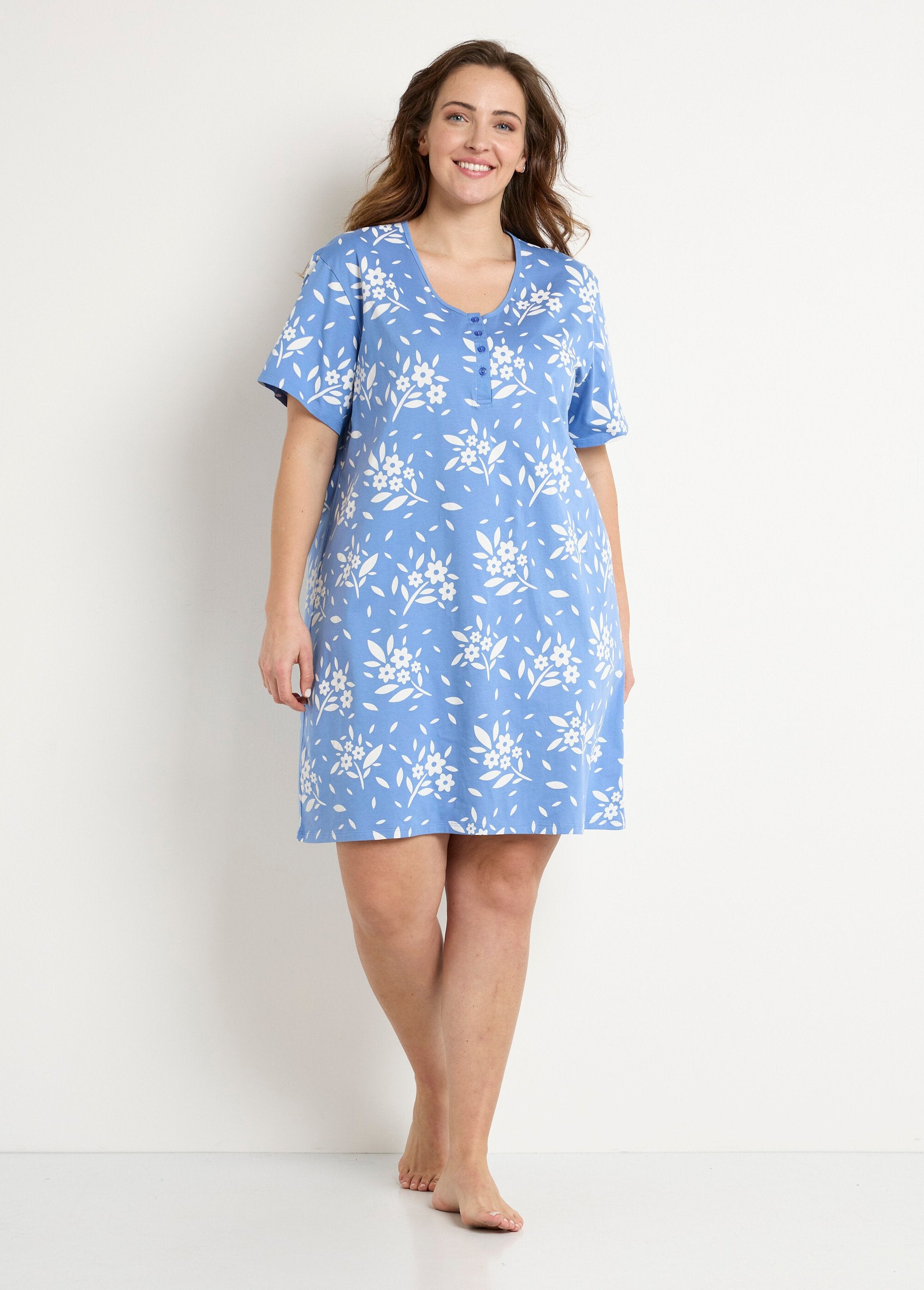 Short_nightgown_with_buttoned_V-neck_and_cotton_Blue_FA1_curvy