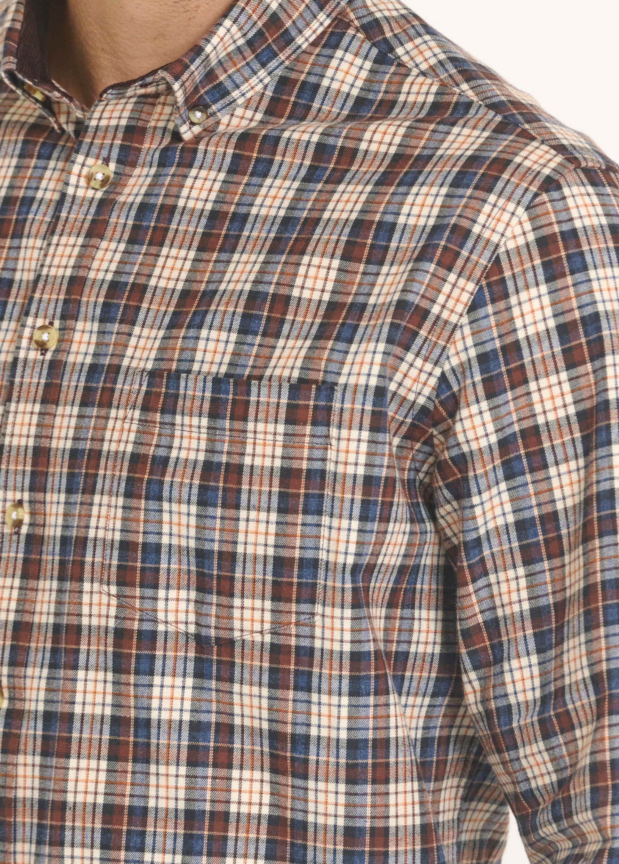 Flannel_shirt_with_velvet_details,_light_Brown_tiles_DE1_slim