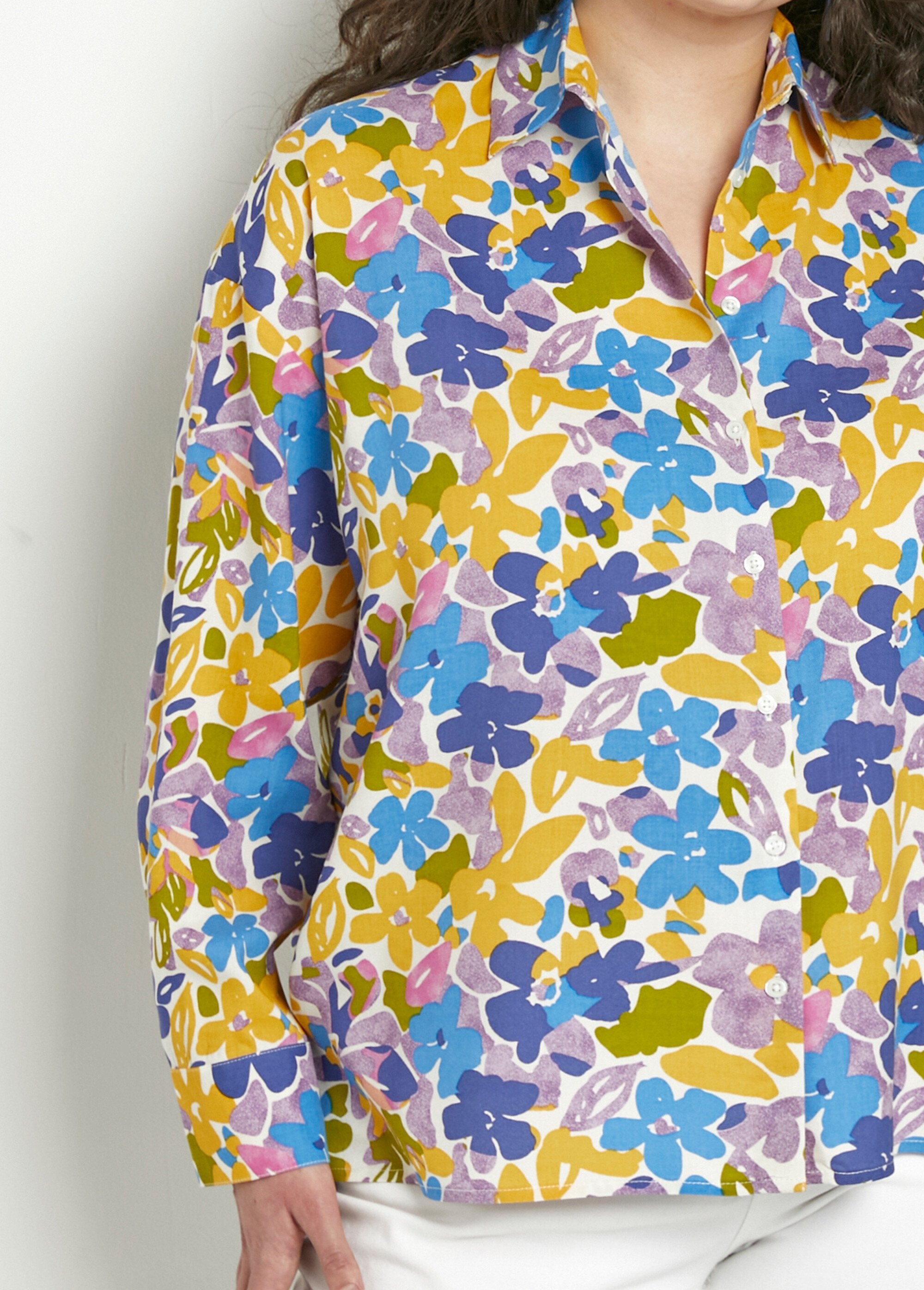 Long,_flowing_floral_print_button-up_blouse_Multicolor_DE1_curvy