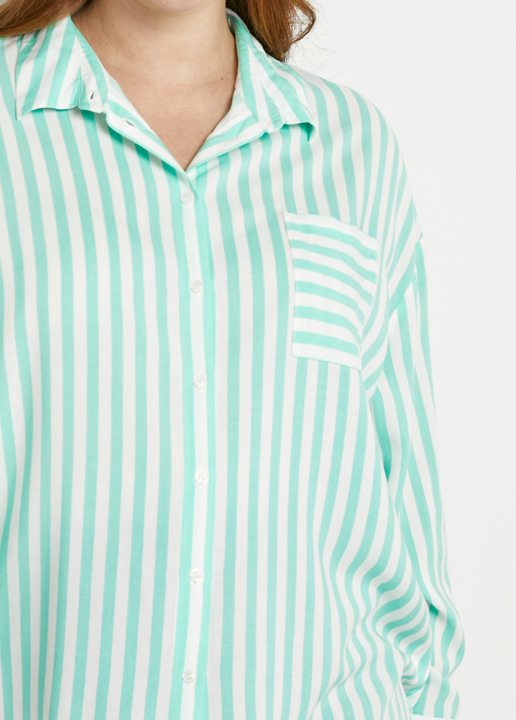 Long_sleeve_striped_flowing_blouse_Green_and_white_DE1_curvy