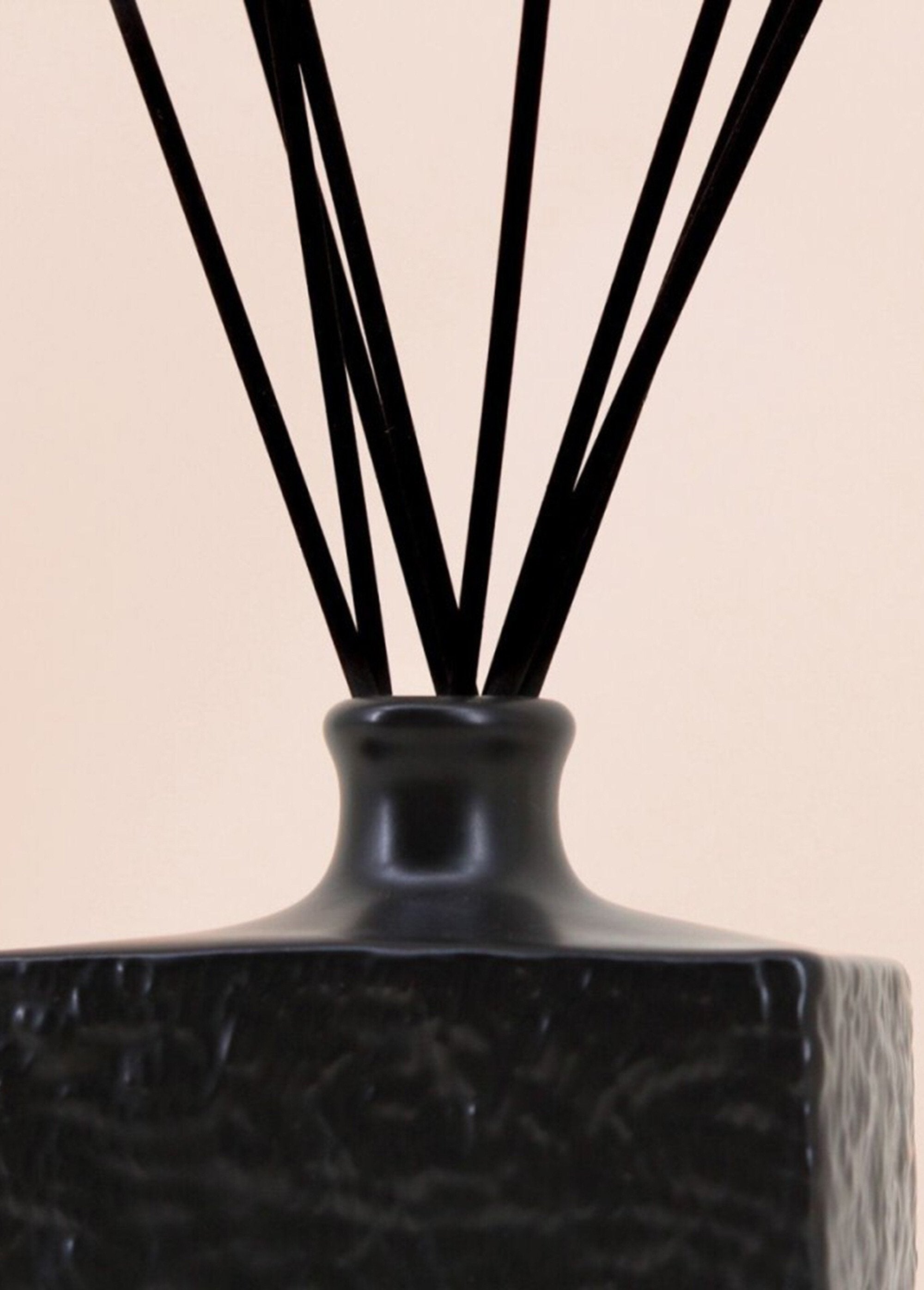 350ml_ceramic_fragrance_diffuser_Black_DE1_slim