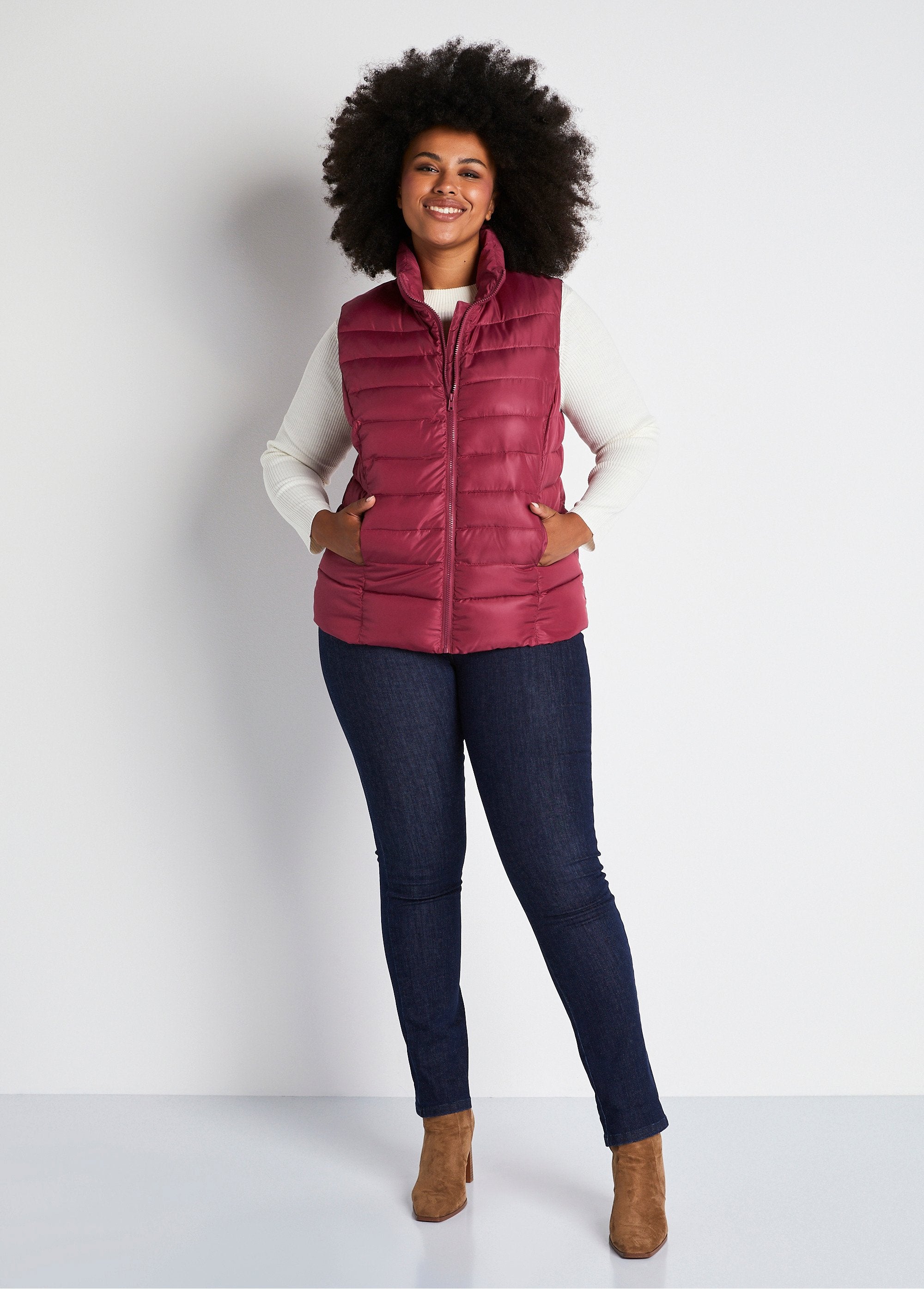 Short_sleeveless_zipped_down_jacket_Plum_SF1_curvy