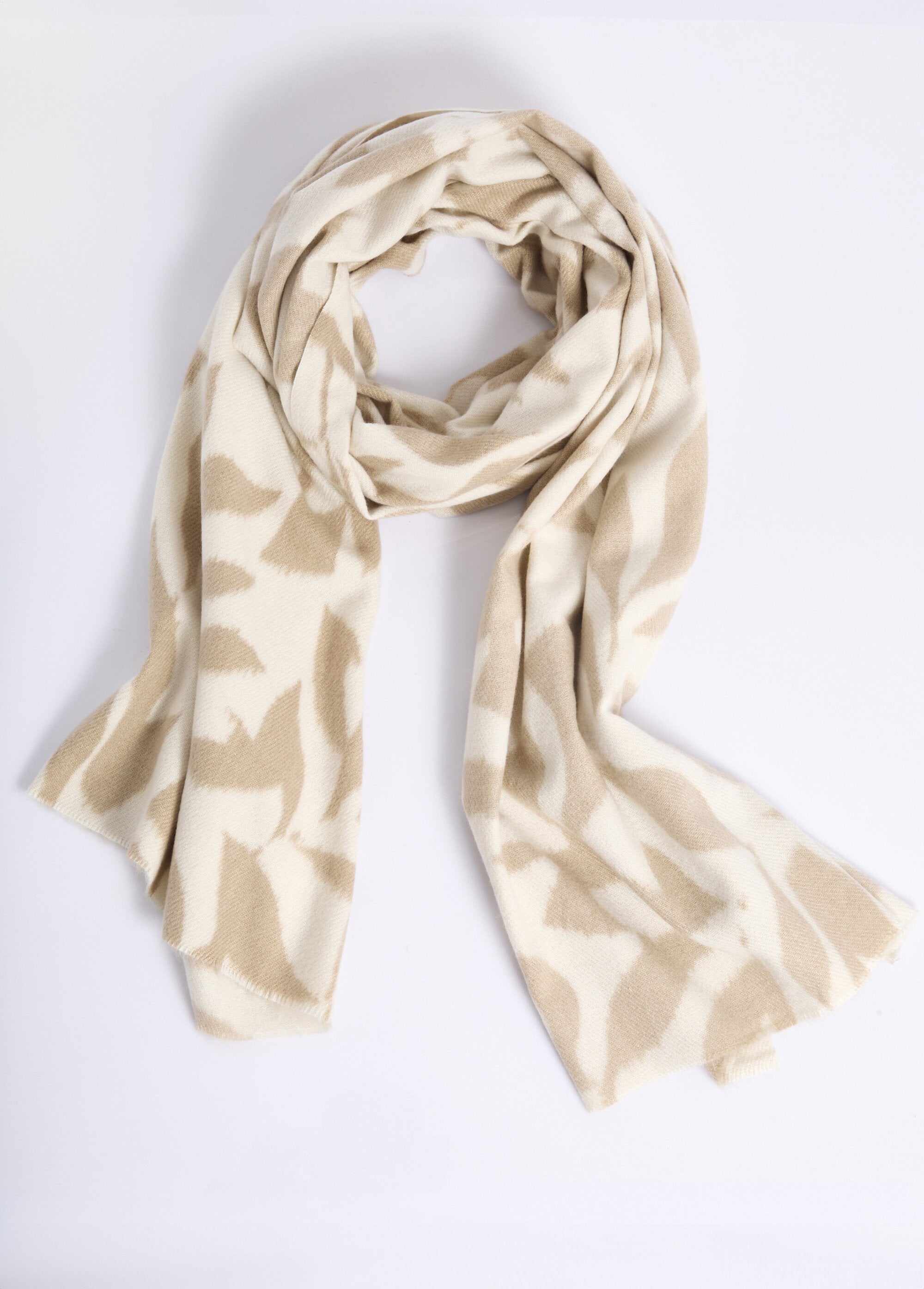 Fine_wool_scarf_with_acanthus_pattern_Beige_FA1_slim