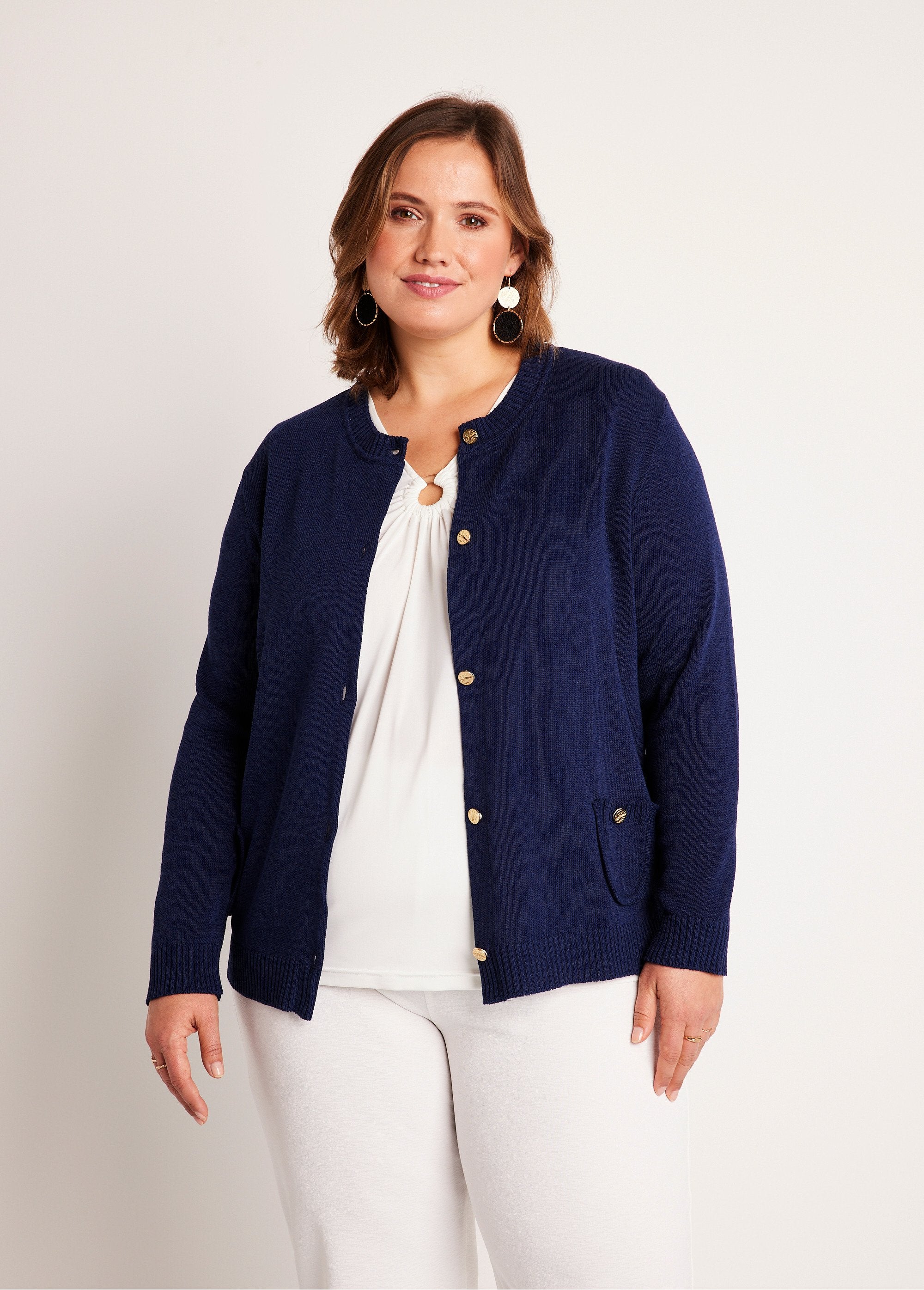 Short_buttoned_cardigan_vest_Marine_FA1_curvy