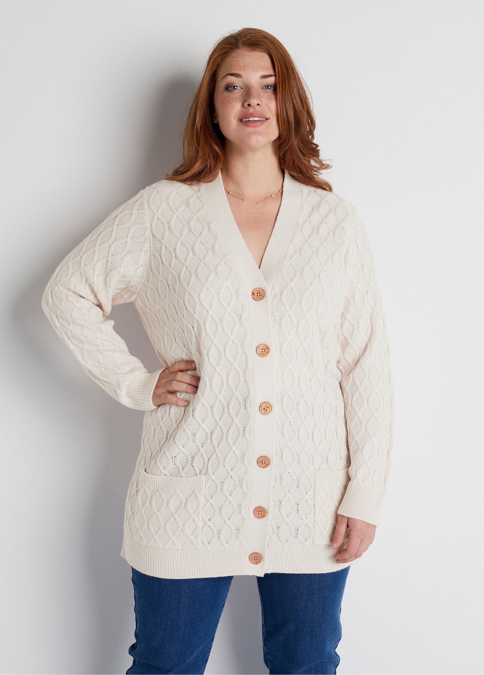 Long_buttoned_cable-knit_V-neck_cardigan_Ecru_FA1_curvy