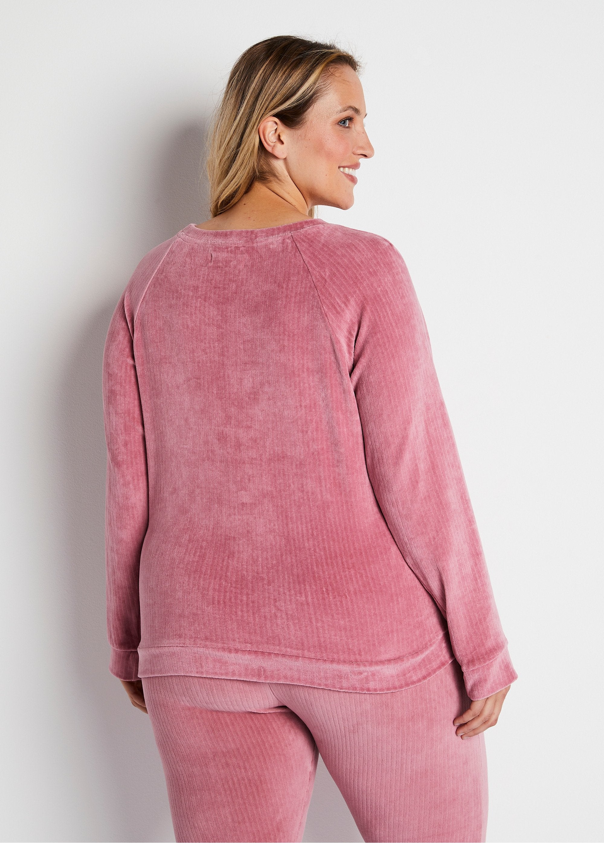 Corduroy_sweatshirt_pajama_top_Rosewood_DO1_curvy