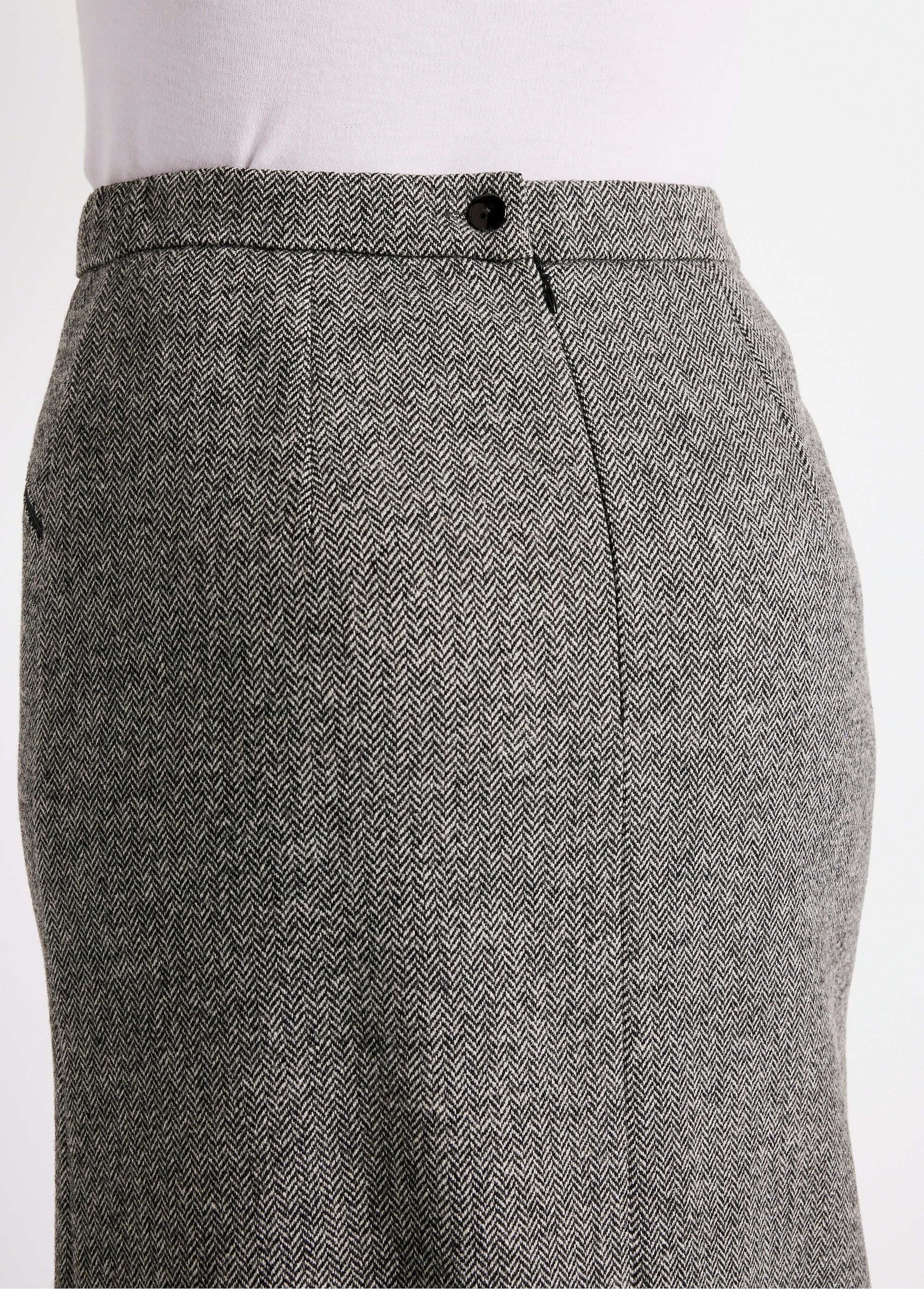 Herringbone_or_heather_skirt_length_65_cm_with_wool_Gray_chevrons_DE1_slim