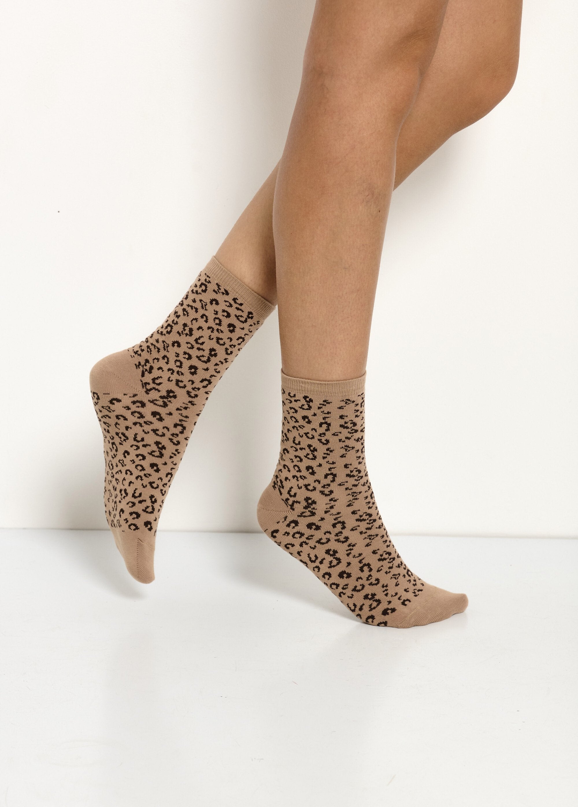 Leopard_Print_Mid-Calf_Socks_-_Pack_of_3_Pairs_Black_background_lot3_DE1_slim