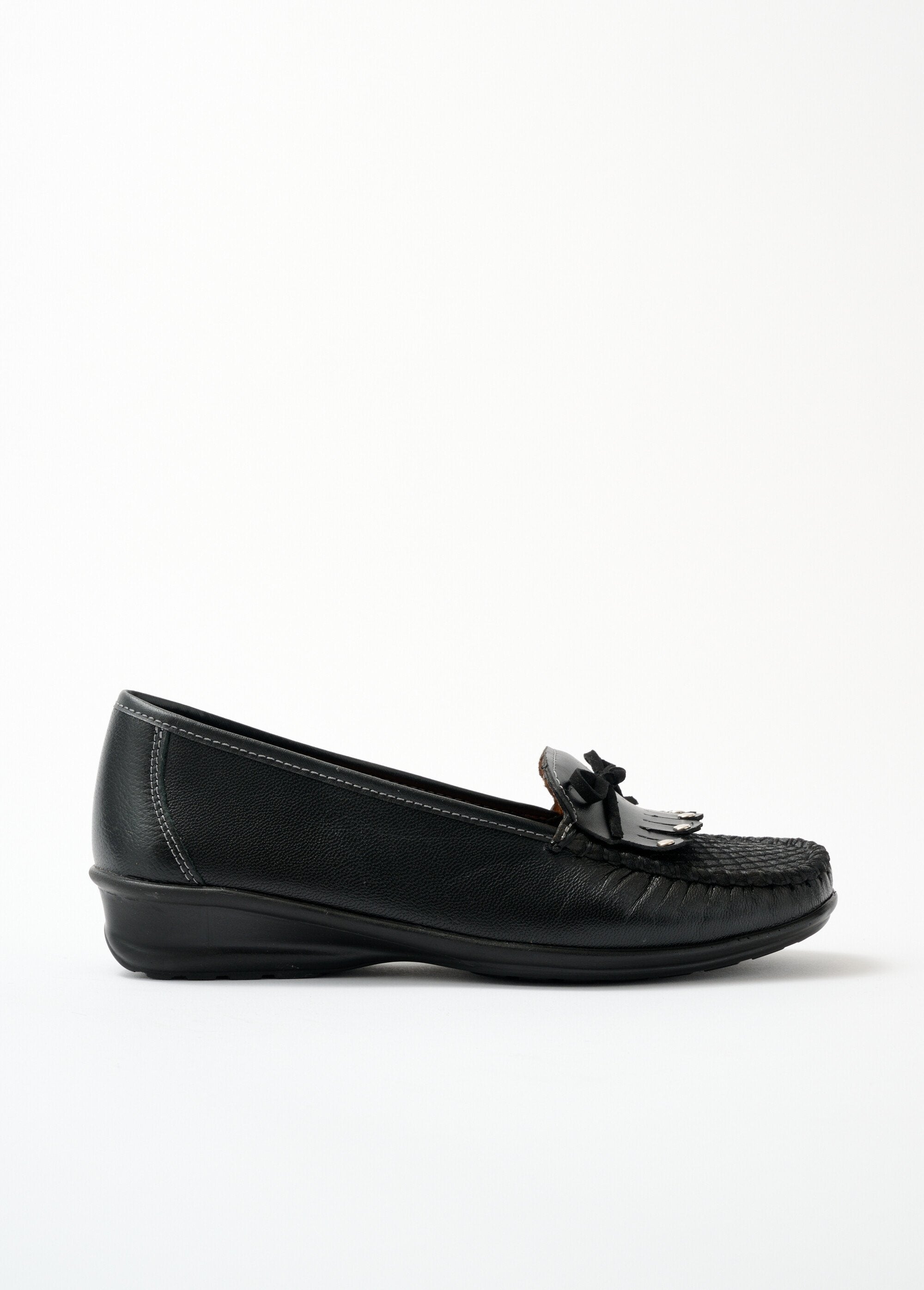 Leather_wedge_moccasins_with_fringed_tab_Black_DR1_slim