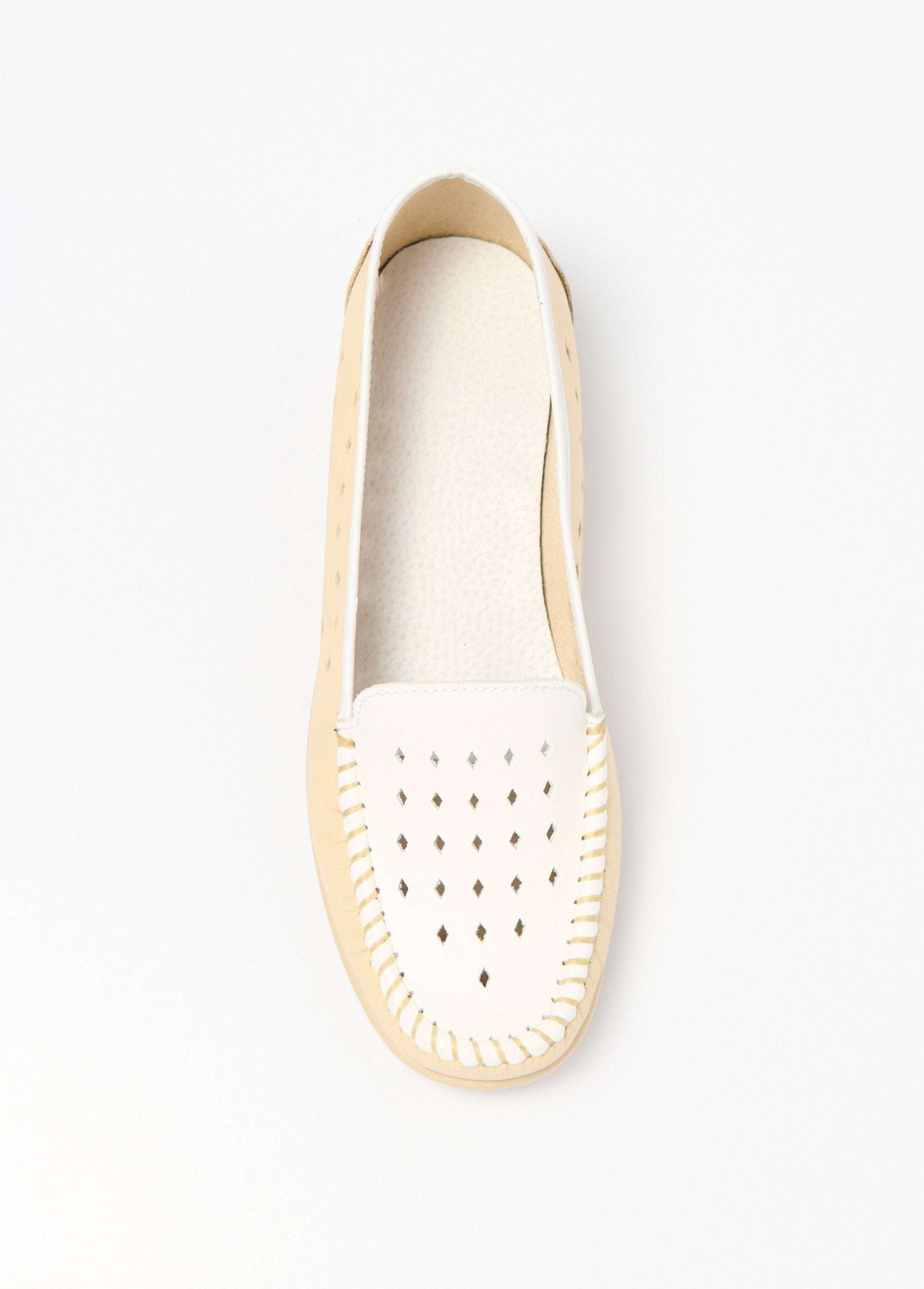 Soft_leather_comfort_width_moccasins_Beige_OV1_slim