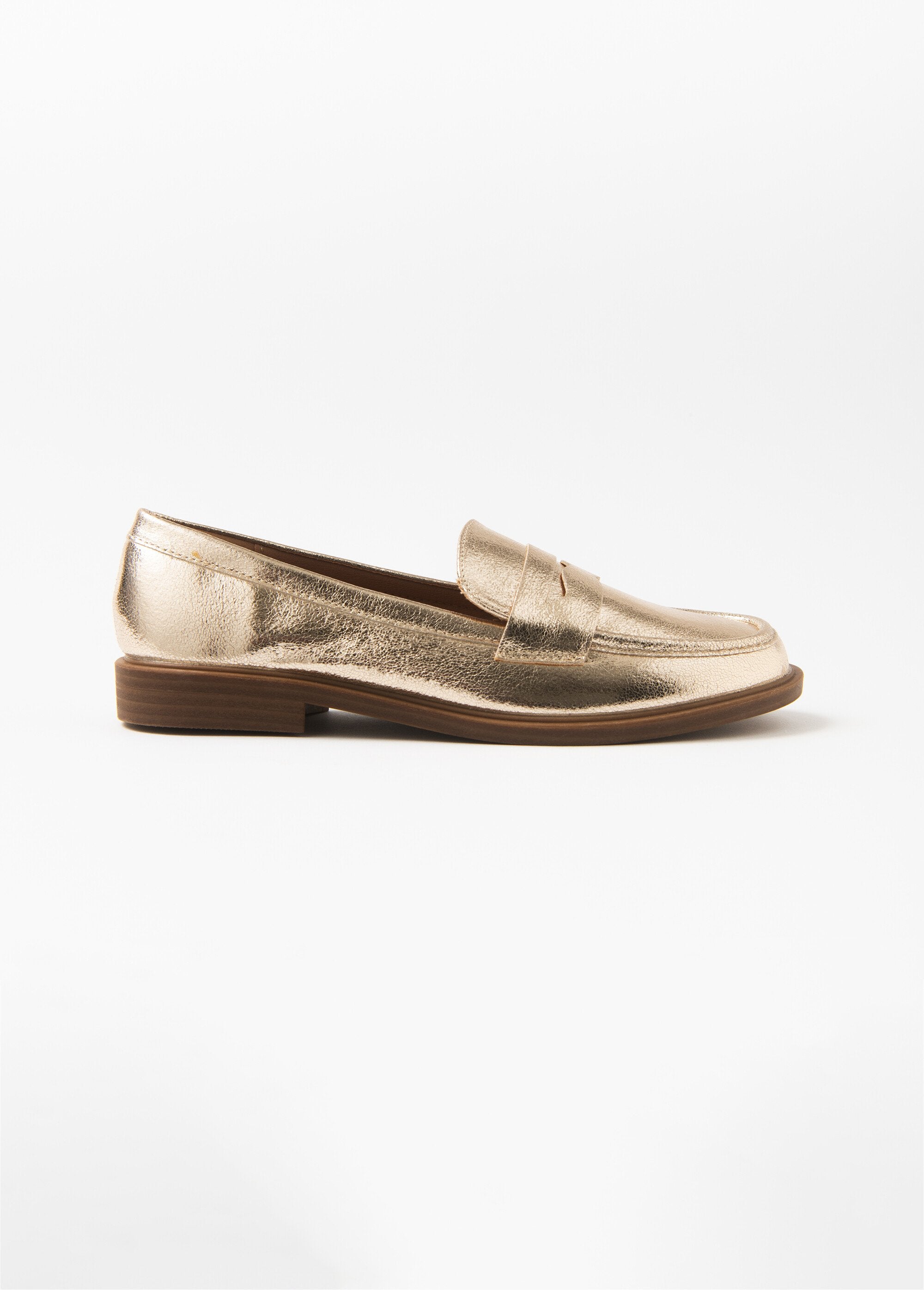 Trendy_loafers_with_small_heel_Golden_DR1_slim