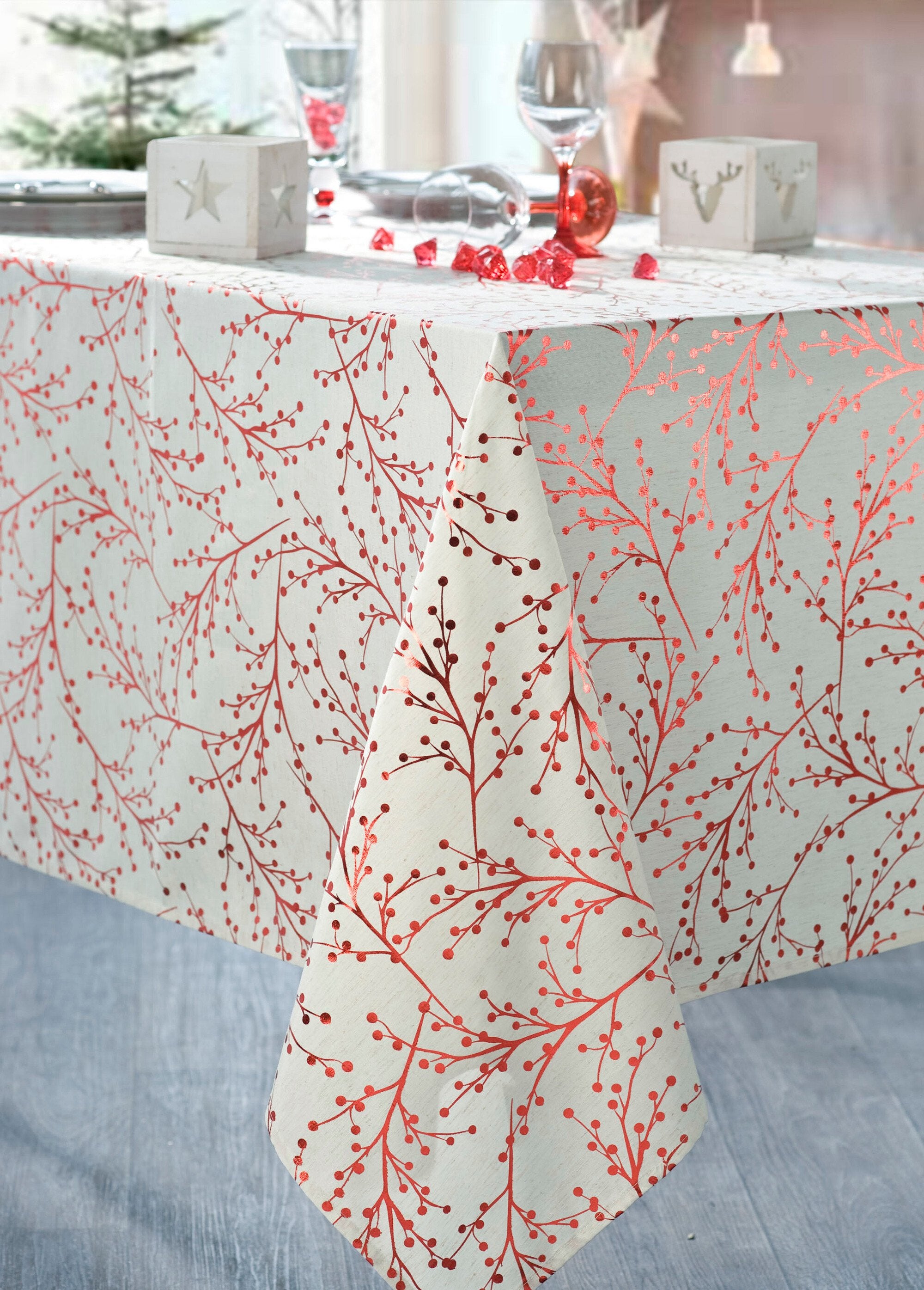 Easy-care_patchwork_print_party_tablecloth_Tablecloth_FA1_slim