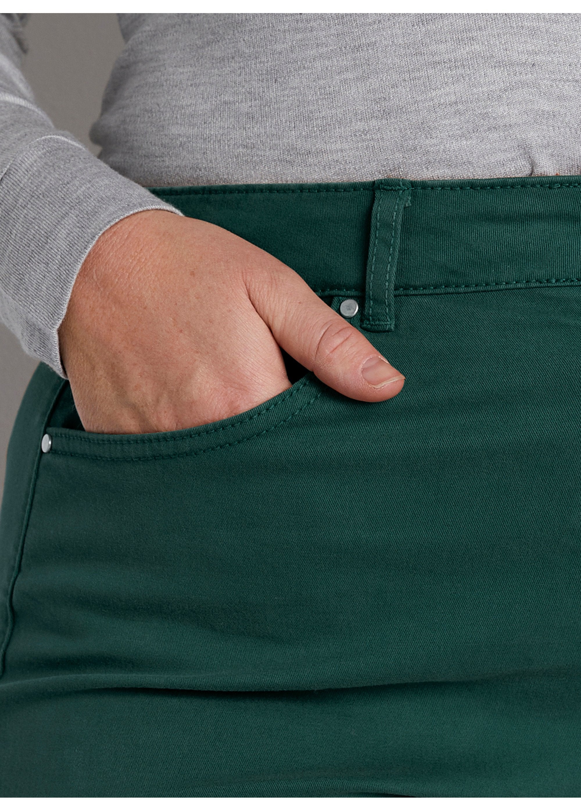 Stretch_cotton_5-pocket_straight_pants_Green_DE2_curvy