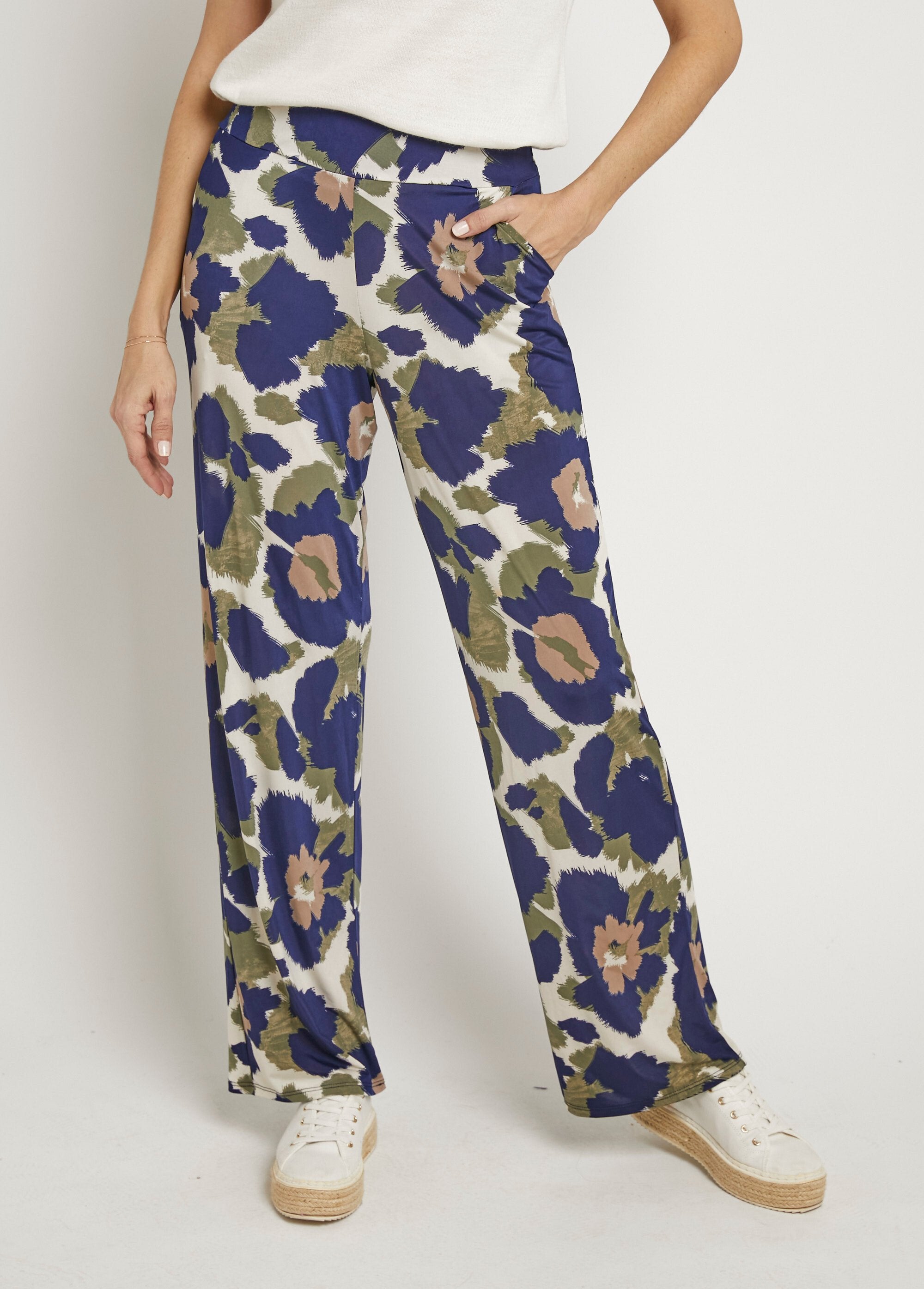 Fluid_stretch_pants,_stylish_floral_Navy_and_khaki_FA1_slim