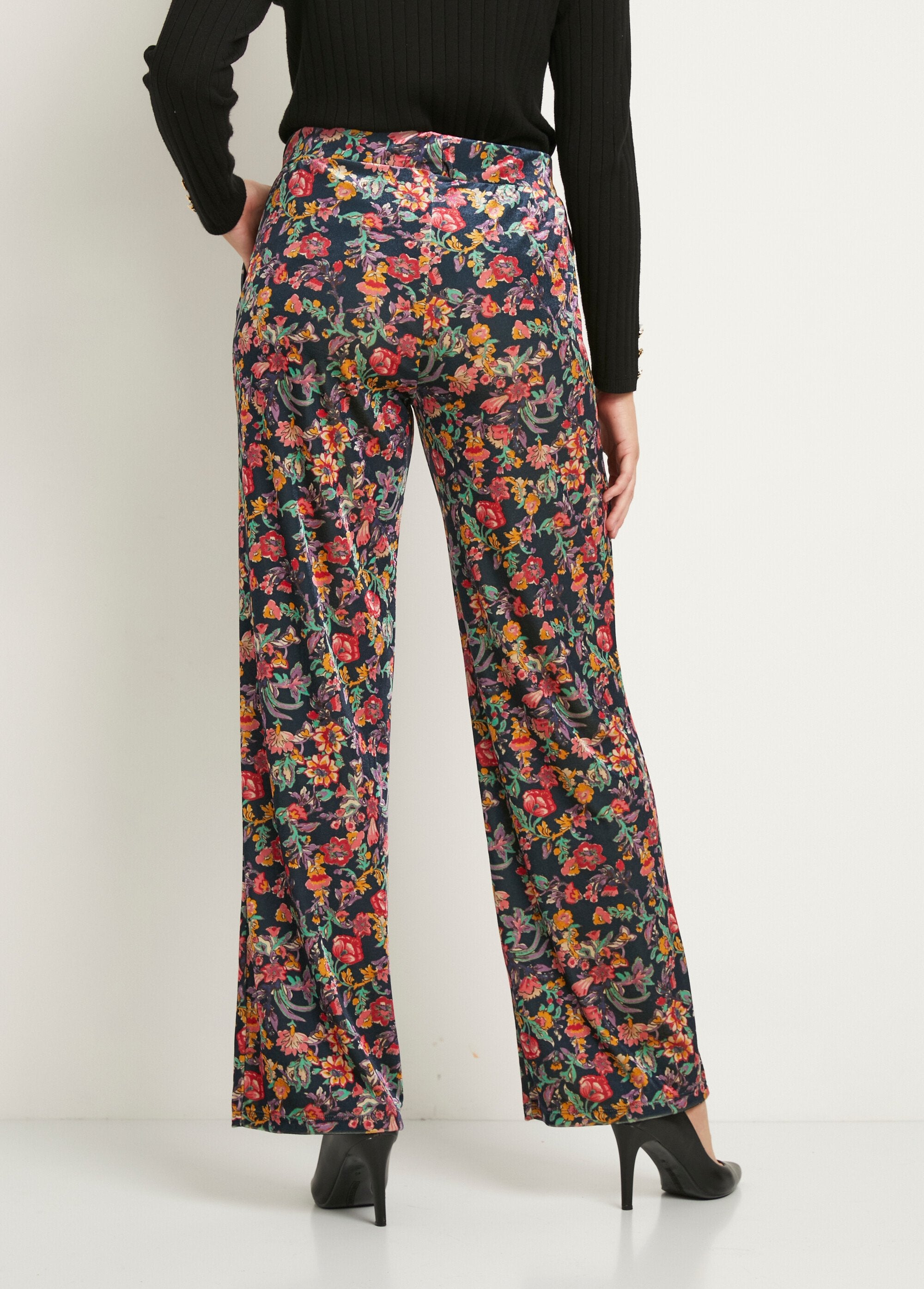 Fluid_pants_with_semi-elasticated_waist_in_floral_velvet_Navy_and_pink_DO1_slim