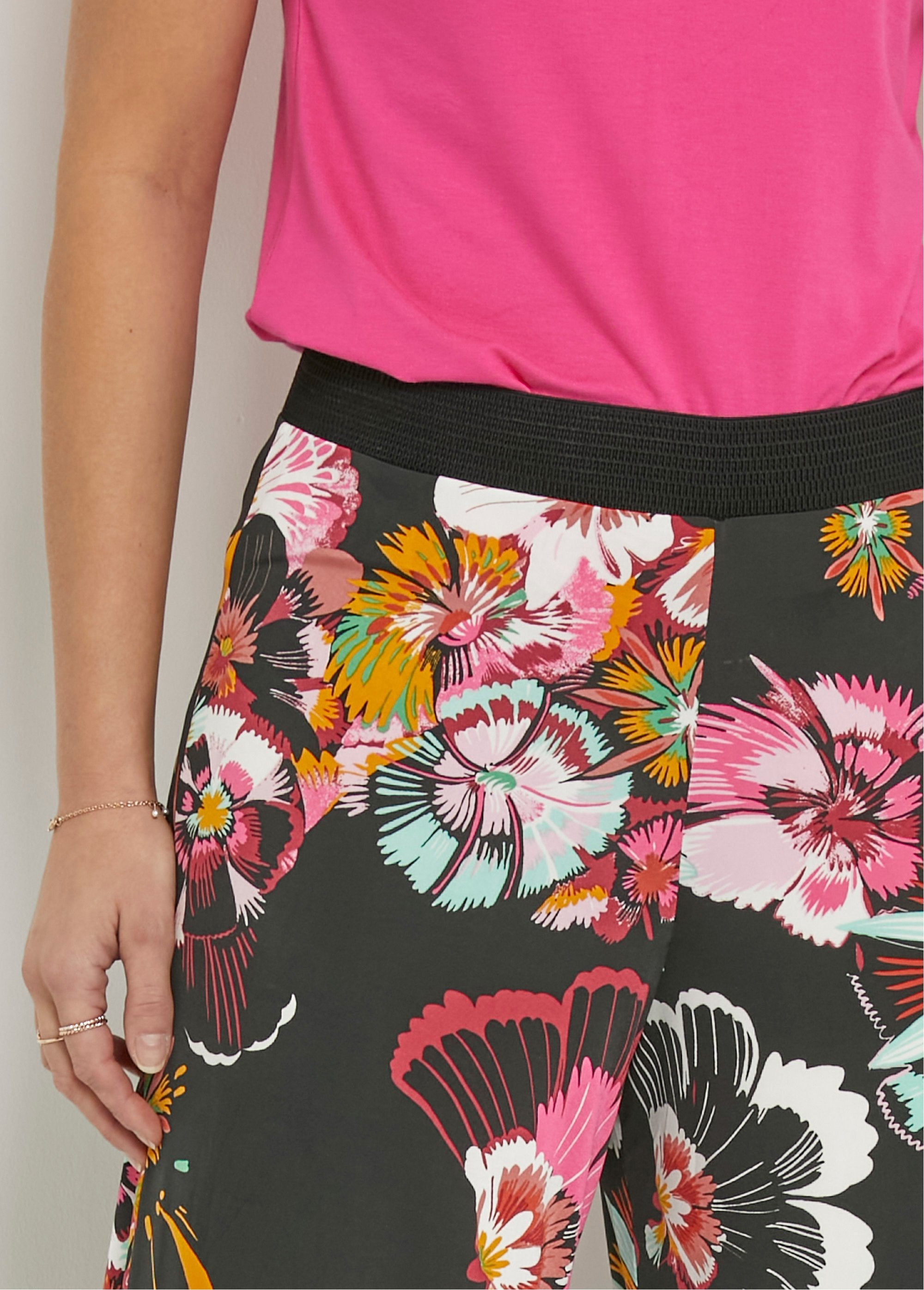 Wide_stretch_pants_with_floral_print_Black_prints_DE1_slim