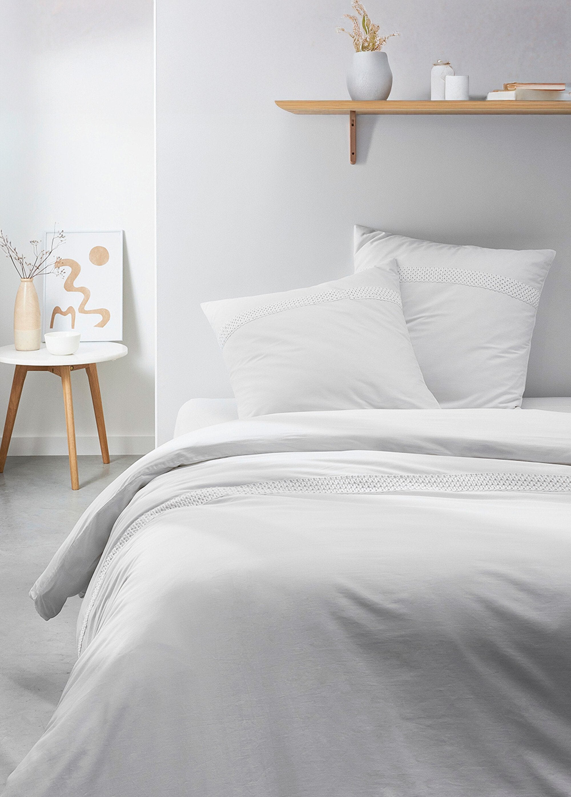 Percale_cotton_bedding_set_with_macramé_details_Chalk_FA1_slim