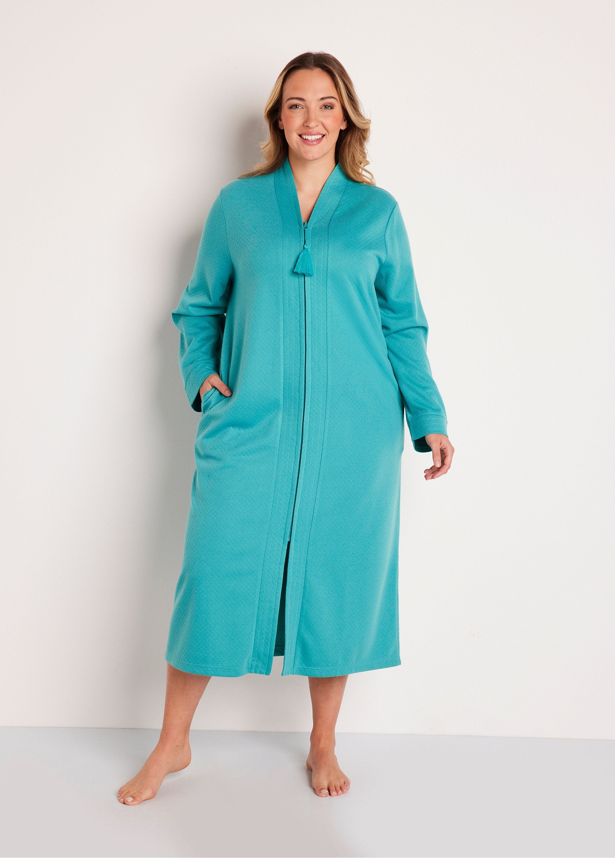 Long_quilted_effect_knit_bathrobe_Green_FA2_curvy