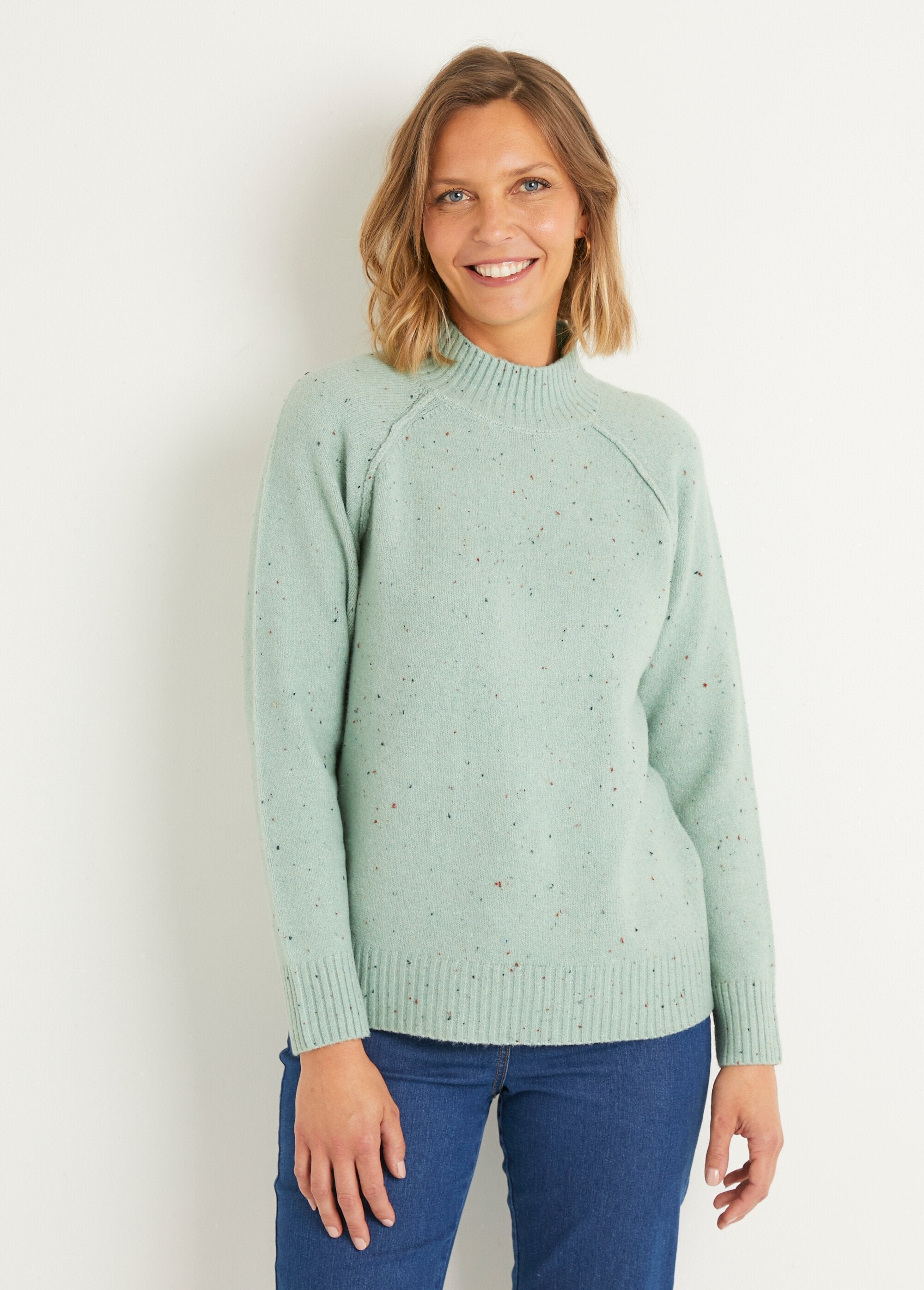 Warm_raglan_sweater_with_speckled_stand-up_collar_Green_FA1_slim