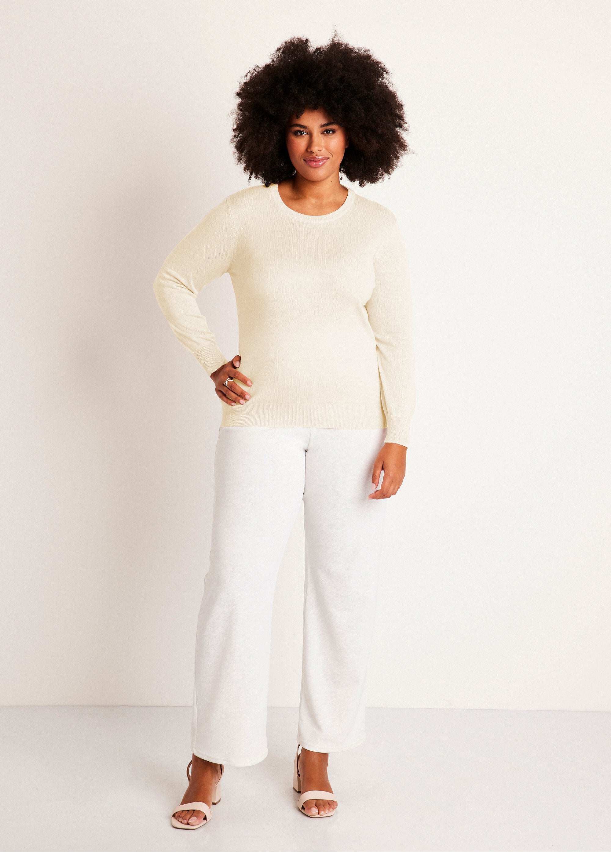 Round_neck_long_sleeve_merino_wool_sweater_Natural_SF1_curvy