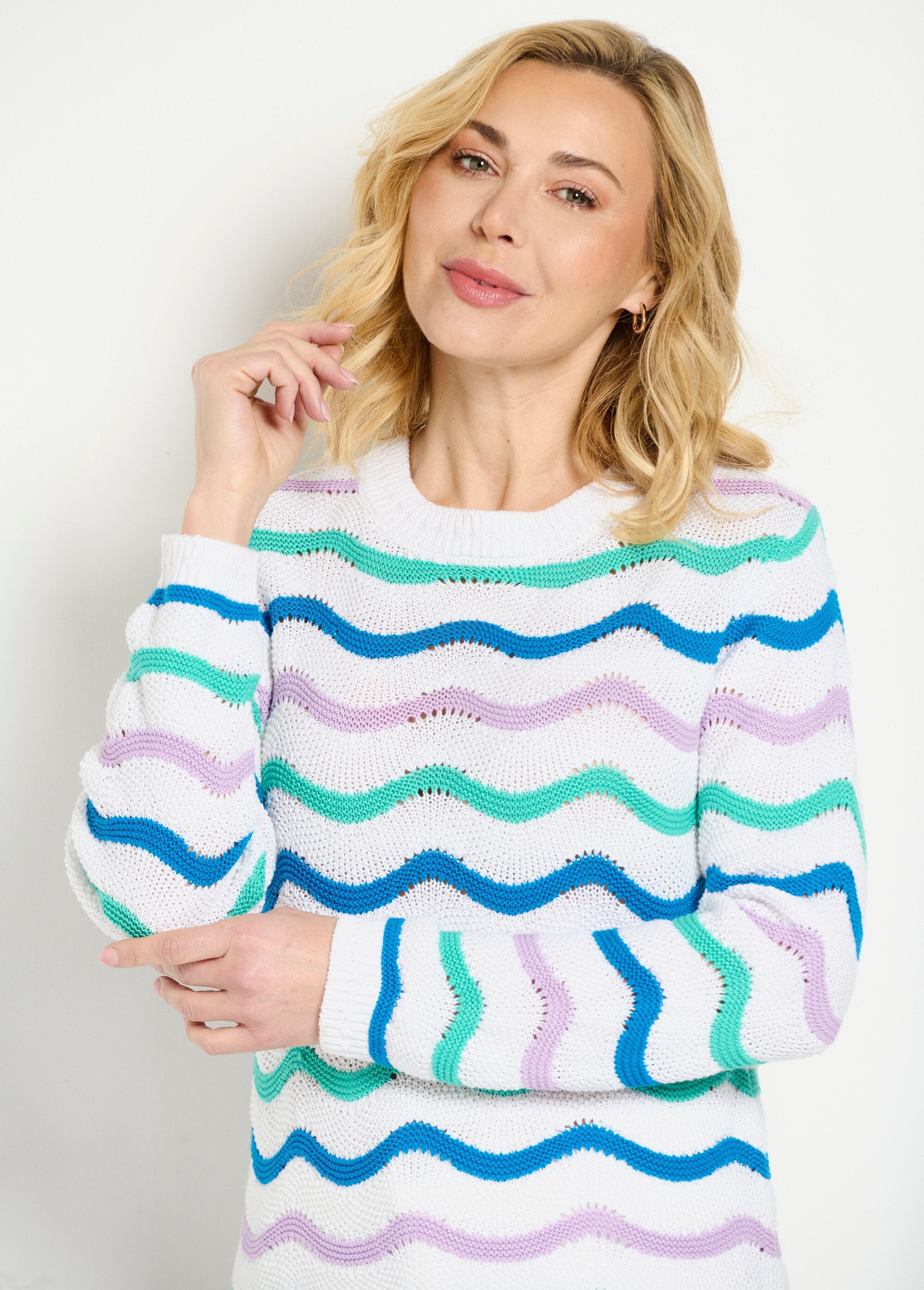 Soft_round_neck_sweater_with_raised_stripes_and_garter_stitch_Ecru_background_DE1_slim