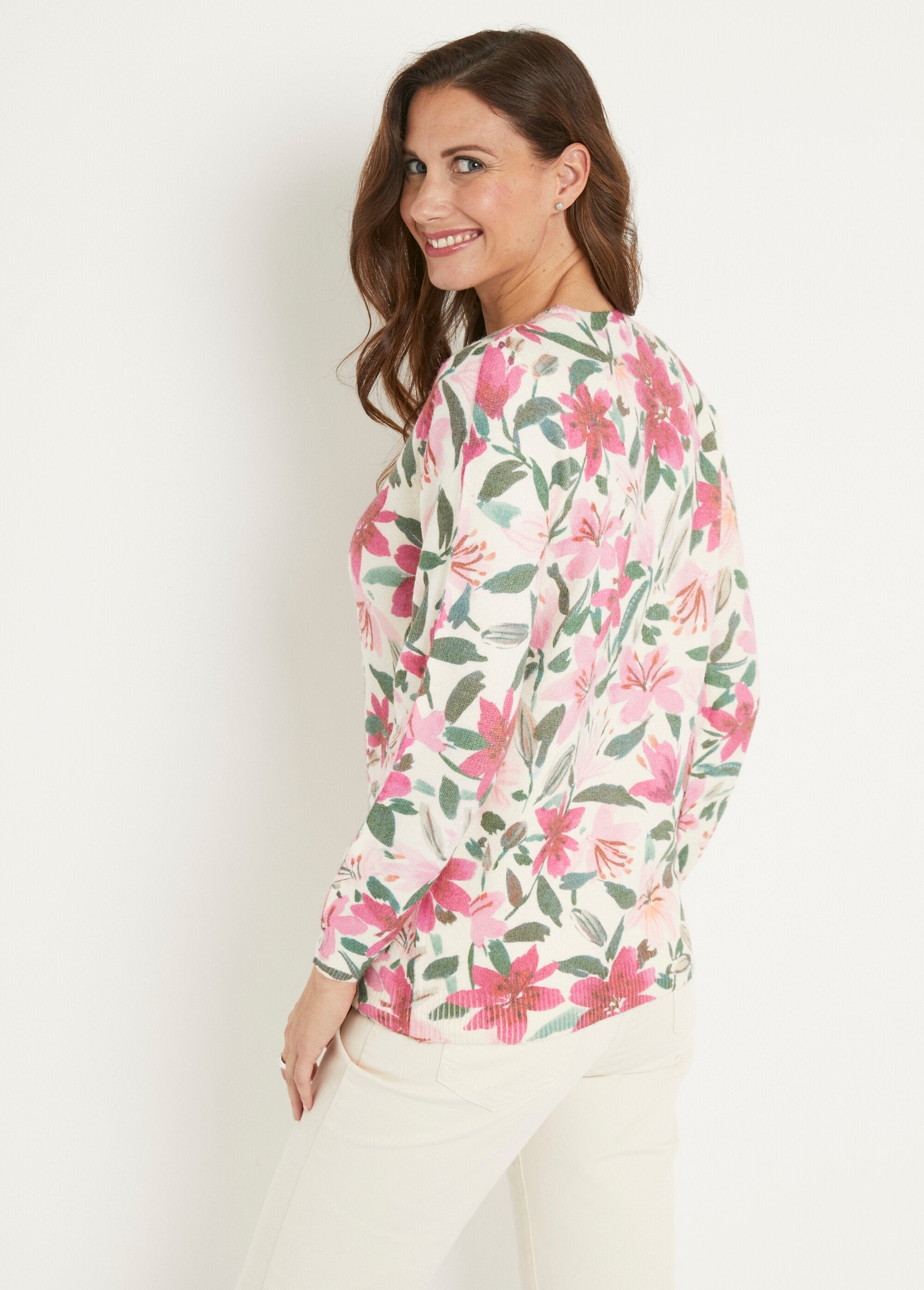 Soft_flower-printed_round-neck_sweater_Pink_print_DO1_slim