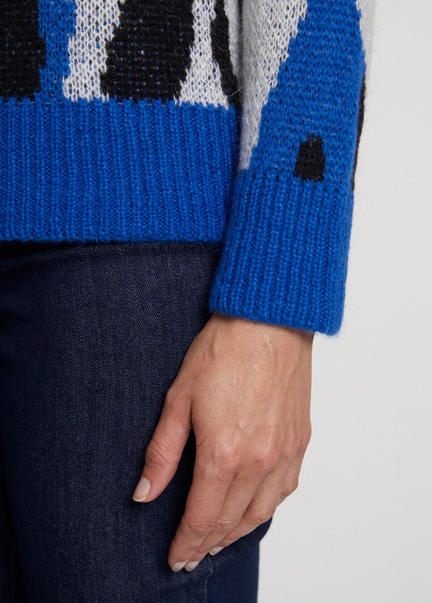 Soft_jacquard_sweater_with_a_fuzzy_knit_Blue_and_black_DE2_slim