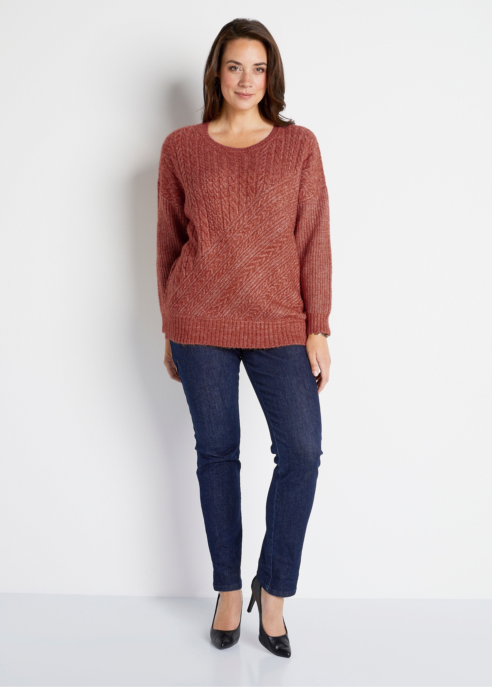 Round_neck_twisted_beaded_heather_knit_sweater_Tomette_SF1_curvy