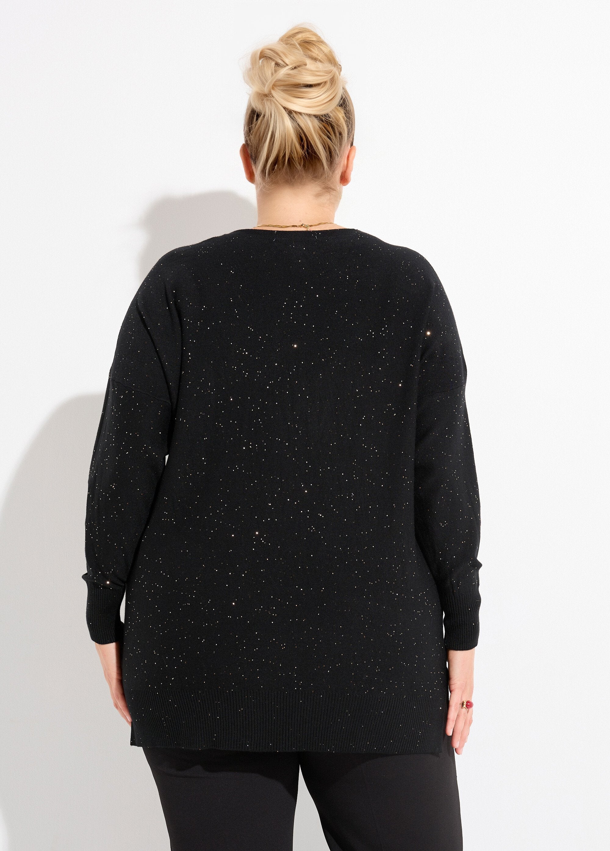 Pull_maille_fine_jauge_avec_mini_sequins_Noir_DO1_curvy