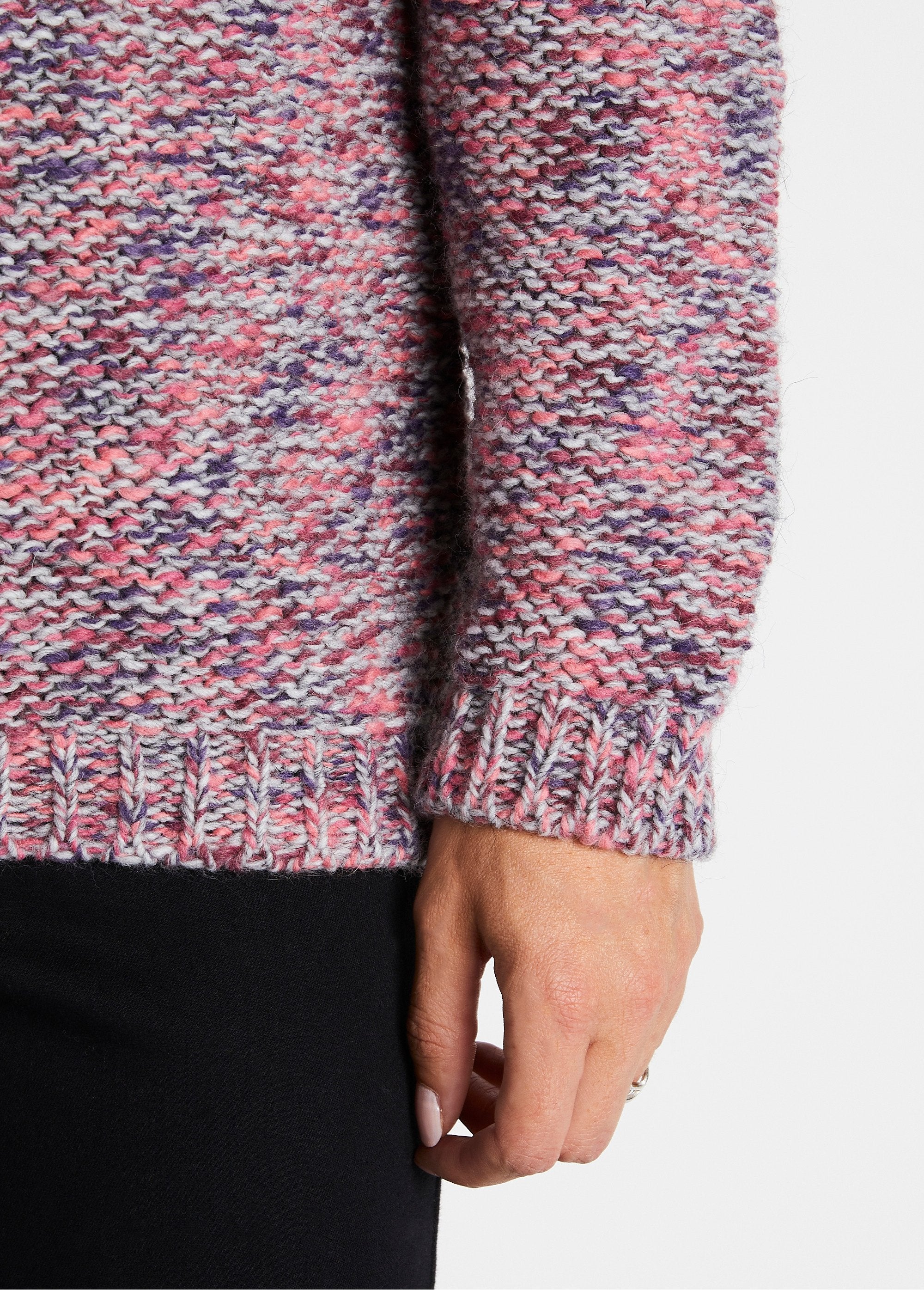 Round_neck_mouliné_sweater_with_wool_and_alpaca_Pink_and_gray_DE2_slim