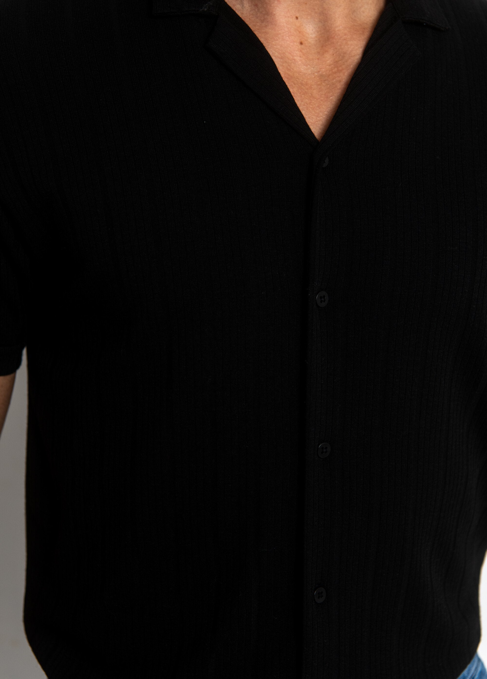 Ribbed_knit_polo_shirt_style_Black_DE3_slim