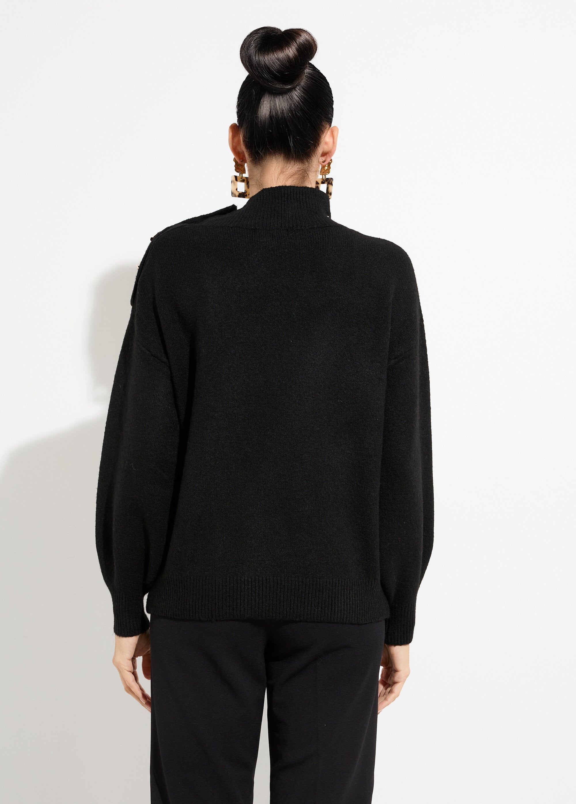 Pull_col_montant_boutons_bijou_métal_Noir_DO1_slim