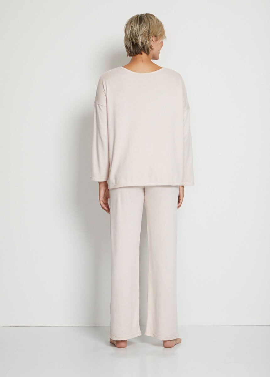 Plain_long-sleeved_soft_knit_pyjamas_Petal_DO1_slim