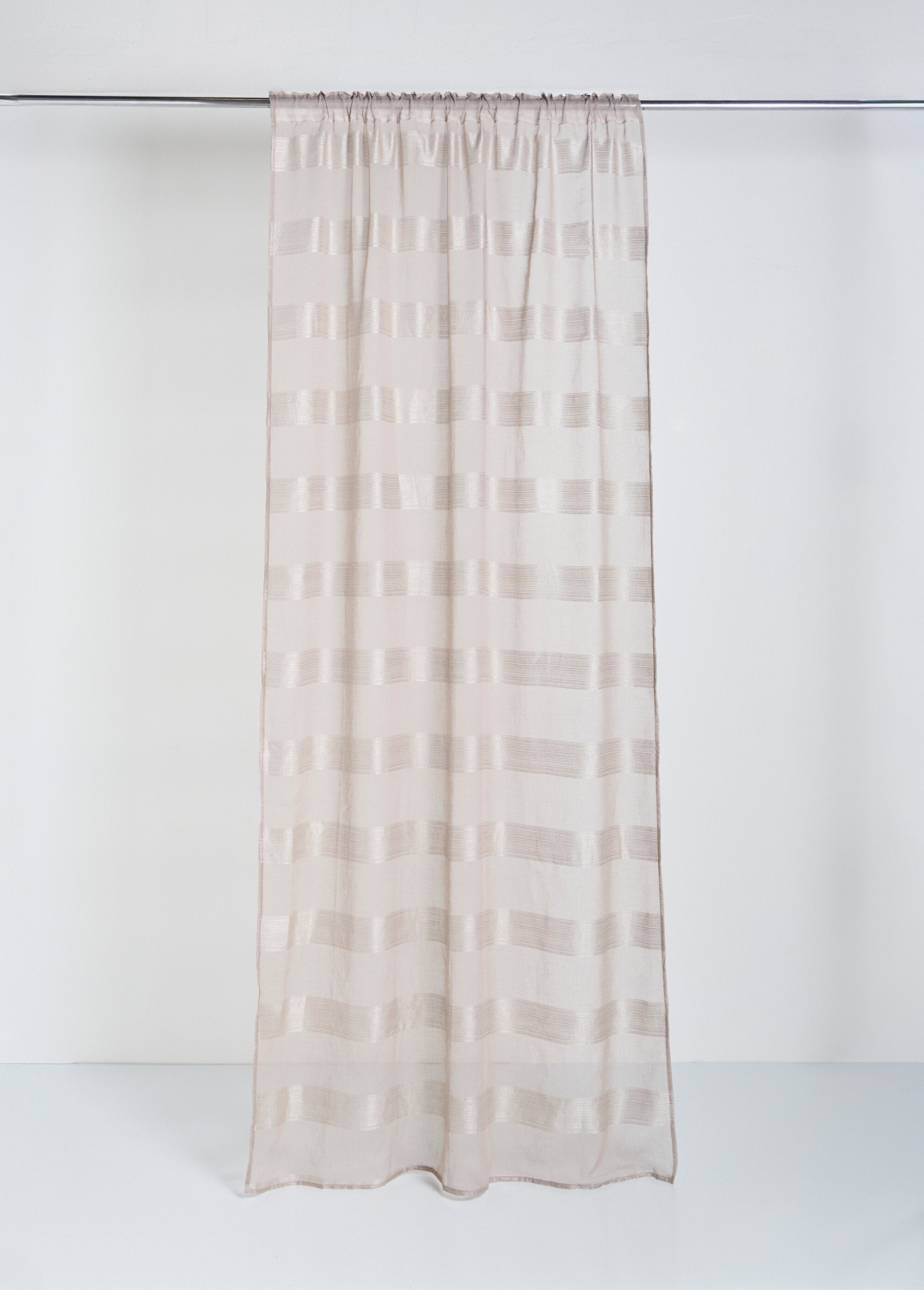 One-panel_curtain_with_gathered_heading,_glossy_Mole_FA1_slim